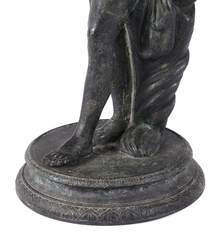 AFTER THE ANTIQUE, A BRONZE FIGURE OF THE BATHING VENUS, 19TH CENTURY, ITALIAN - Image 4 of 4