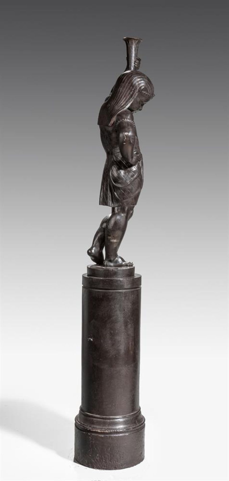 A PATINATED CAST IRON FIGURE OF AN EGYPTIAN CHILD, LATE 19TH CENTURY - Image 7 of 8