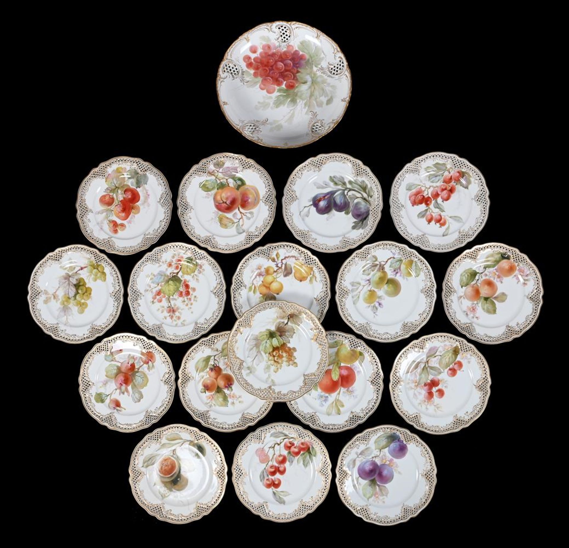 A SET OF SEVENTEEN NYMPHENBURG PIERCED PLATES, CIRCA 1900