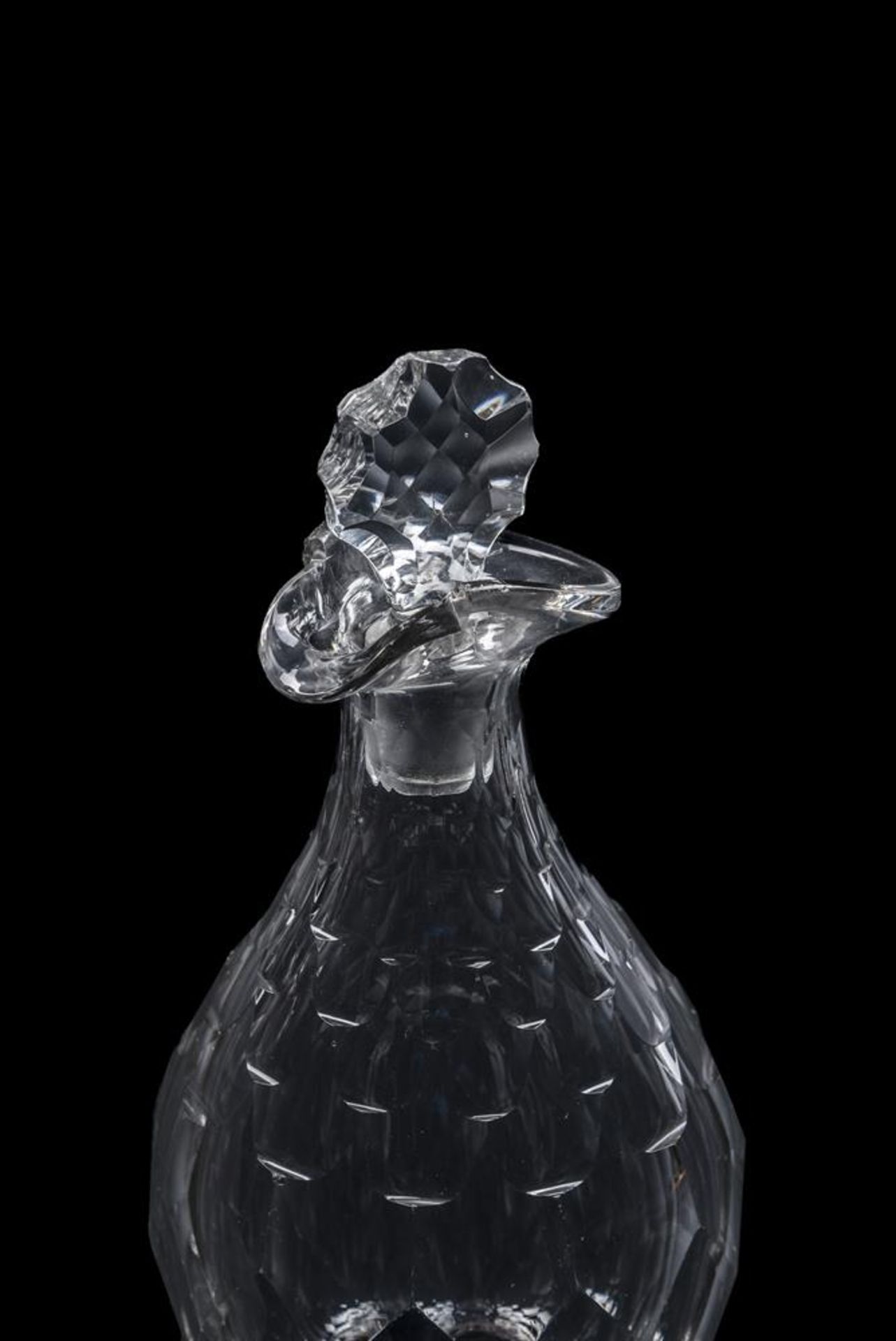 A PAIR OF CUT GLASS POURING DECANTERS AND STOPPERS, LATE 18TH CENTURY - Bild 2 aus 4