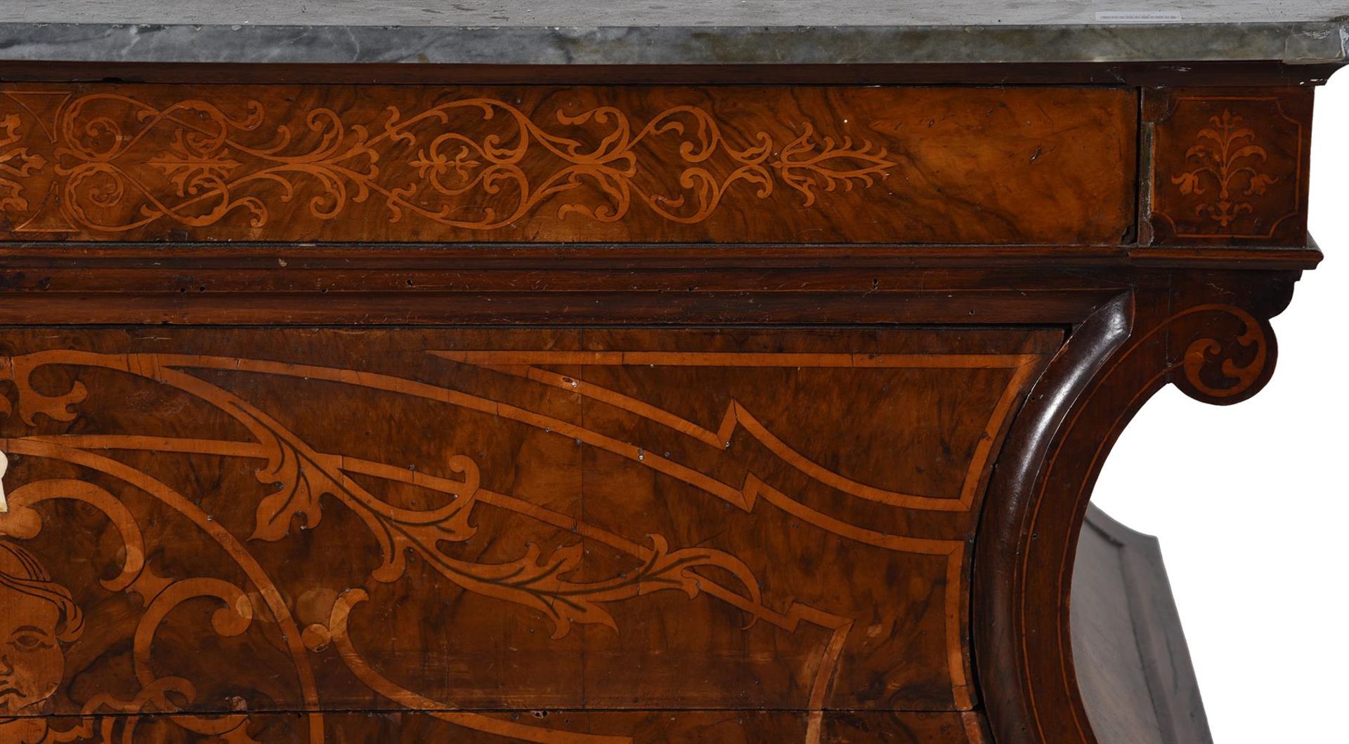 Y A CONTINENTAL WALNUT AND MARQUETRY COMMODE, SECOND HALF 19TH CENTURY - Image 5 of 6