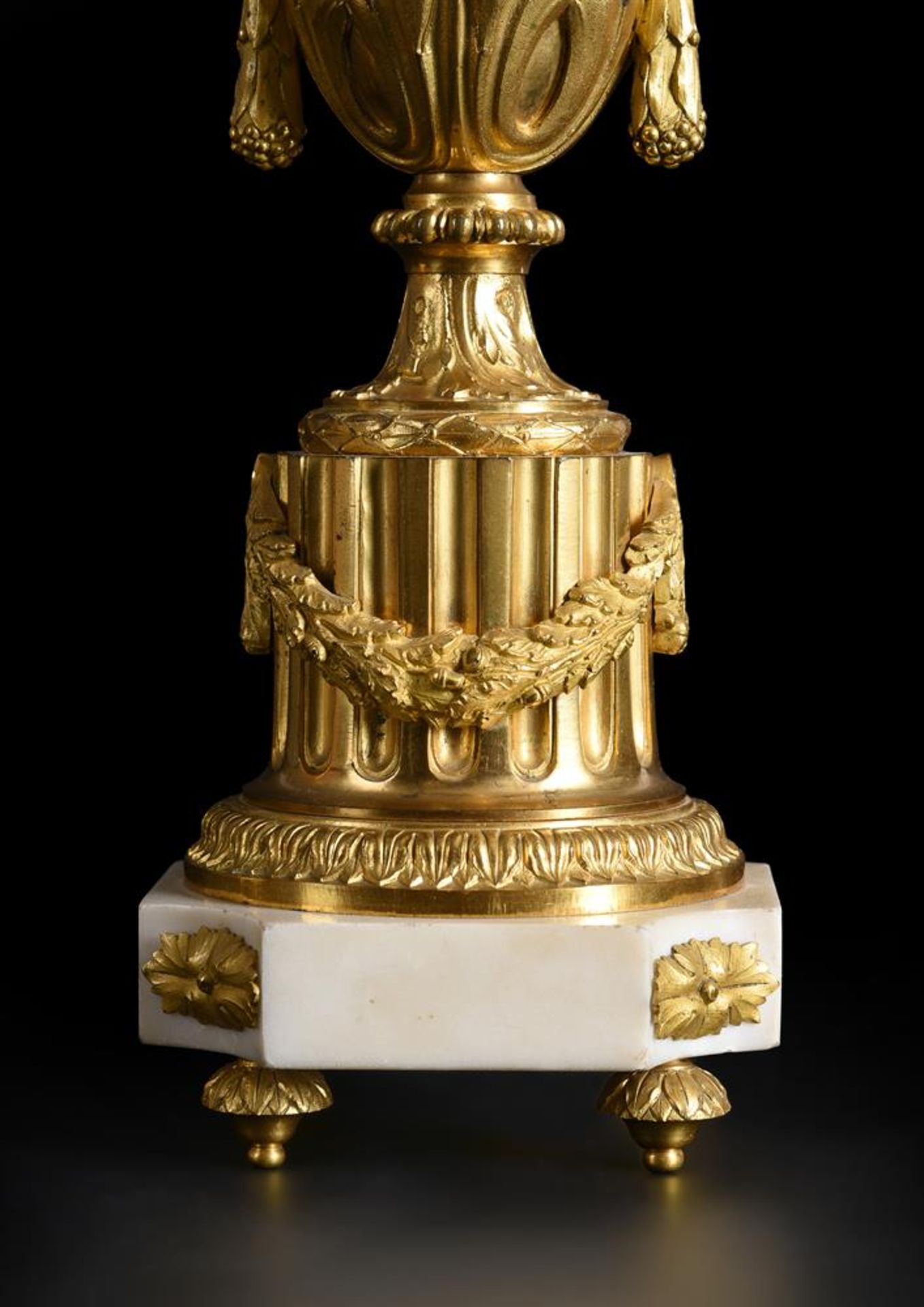 A PAIR OF GILT BRONZE AND MARBLE CLASSICAL URN TABLE LAMPS, FRENCH, 19TH CENTURY - Image 4 of 6