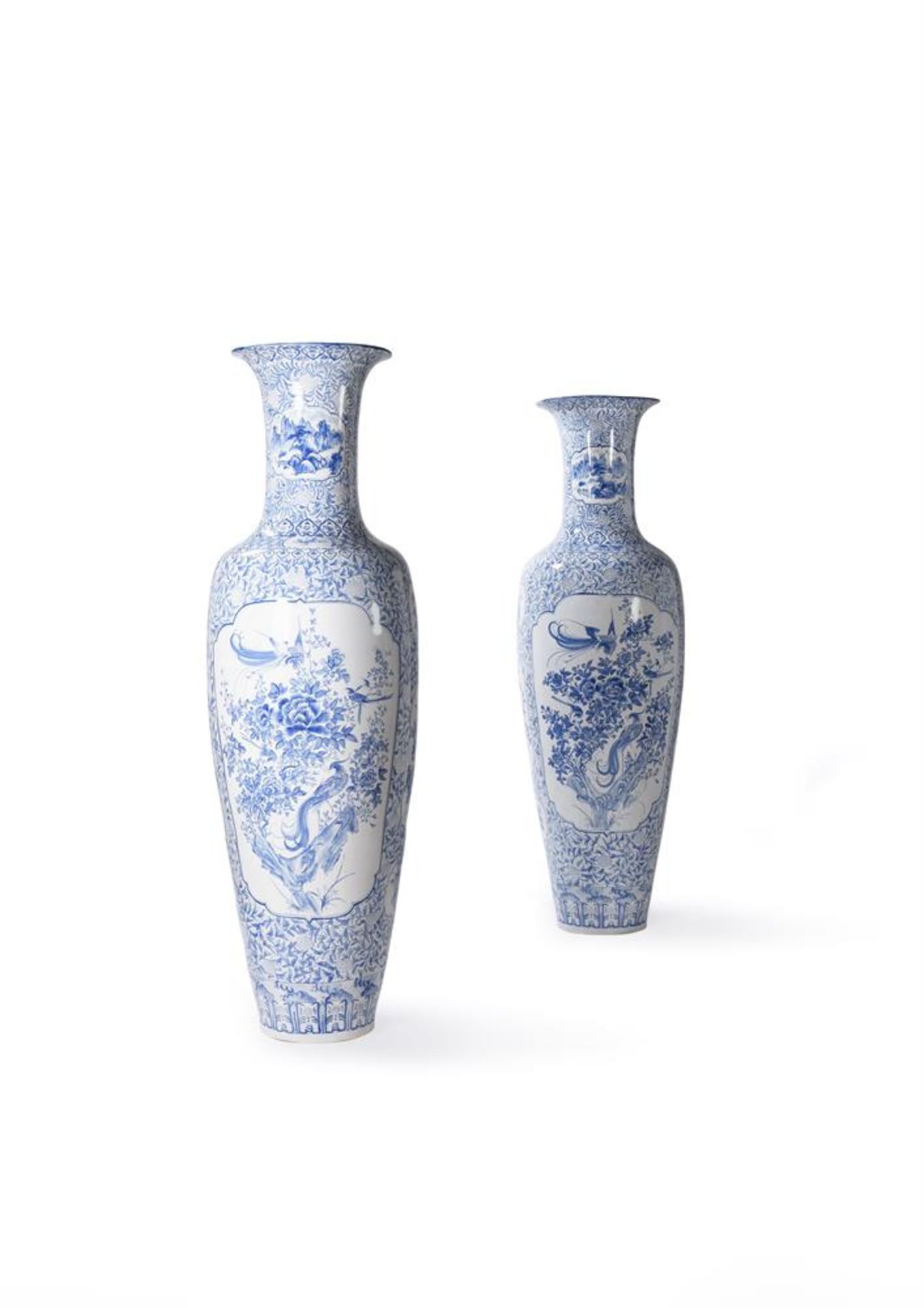 A PAIR OF MASSIVE BLUE AND WHITE PORCELAIN VASES, IN CHINESE STYLE, OF RECENT MANUFACTURE - Image 2 of 8