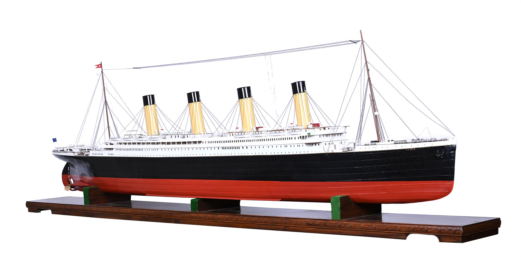 A LARGE SCALE MODEL OF THE WHITE STAR LINE RMS TITANIC, 20TH CENTURY - Image 2 of 3