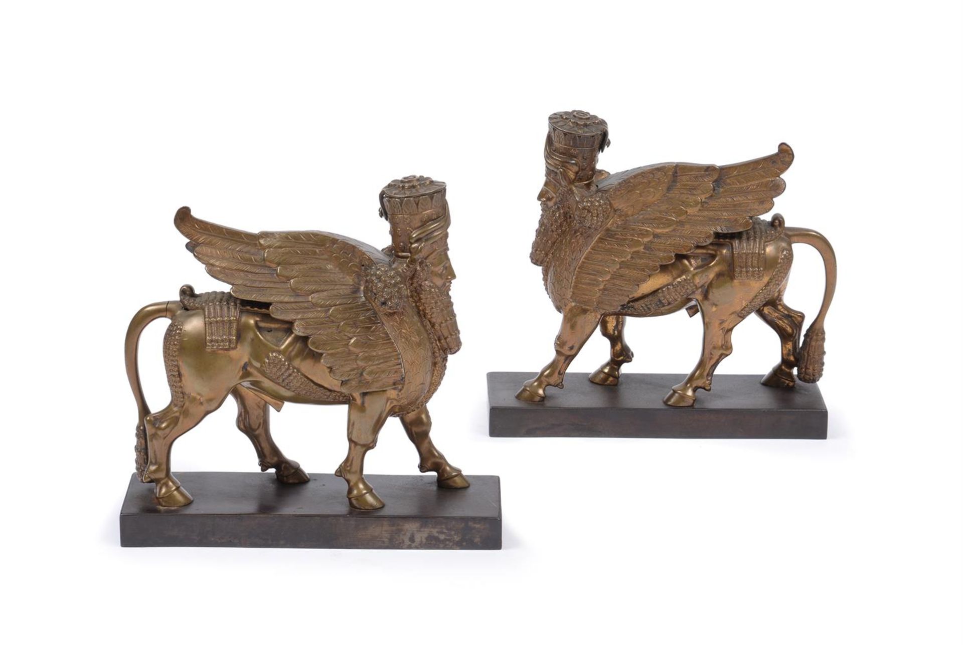 A PAIR OF BRONZE MODELS OF THE ASSYRIAN SPHINX, LATE 19TH/EARLY 20TH CENTURY - Bild 2 aus 5