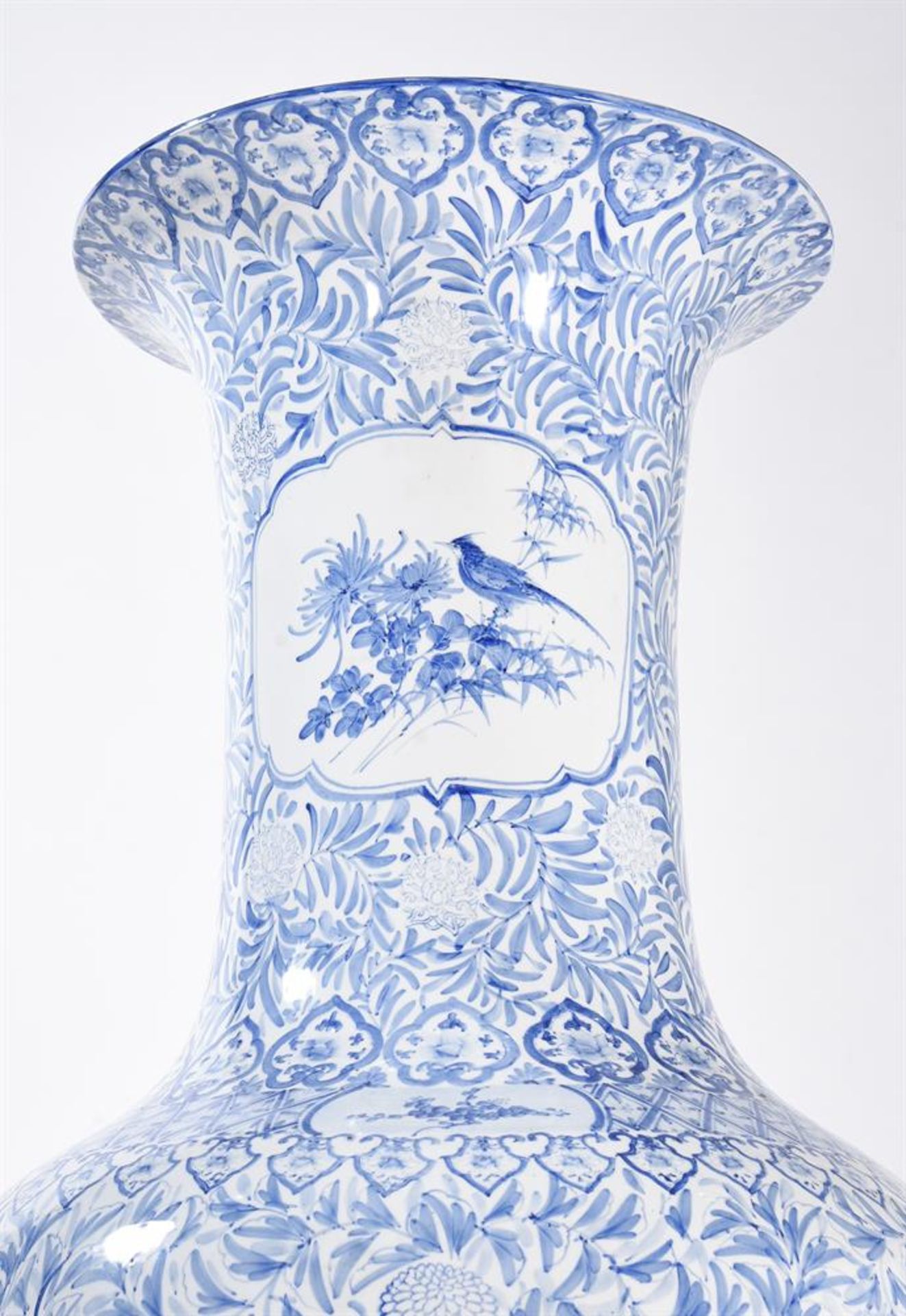 A PAIR OF MASSIVE BLUE AND WHITE PORCELAIN VASES, IN CHINESE STYLE, OF RECENT MANUFACTURE - Image 6 of 8