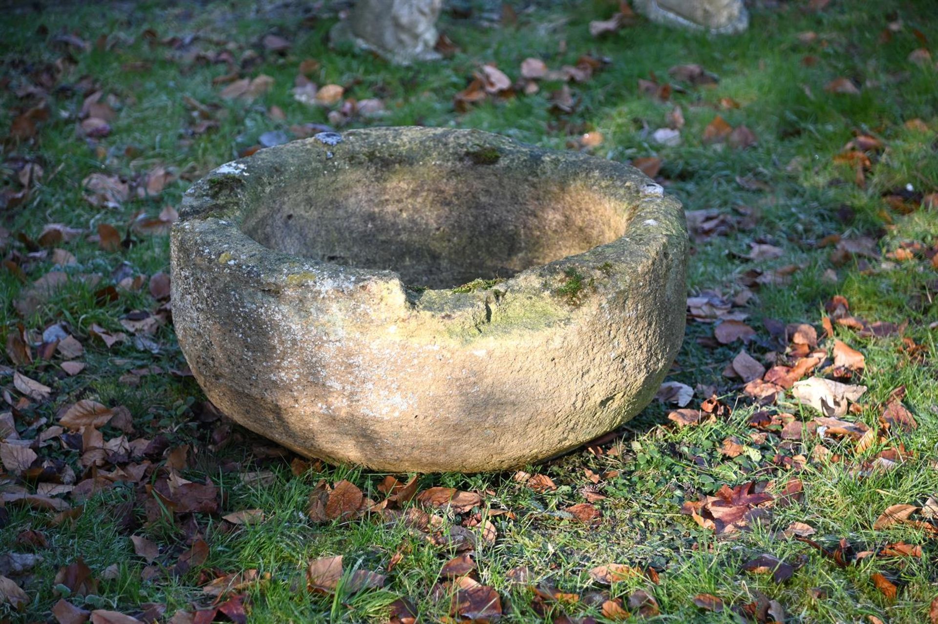 A COTSWOLD STONE ROUND PLANTER, 18TH CENTURY