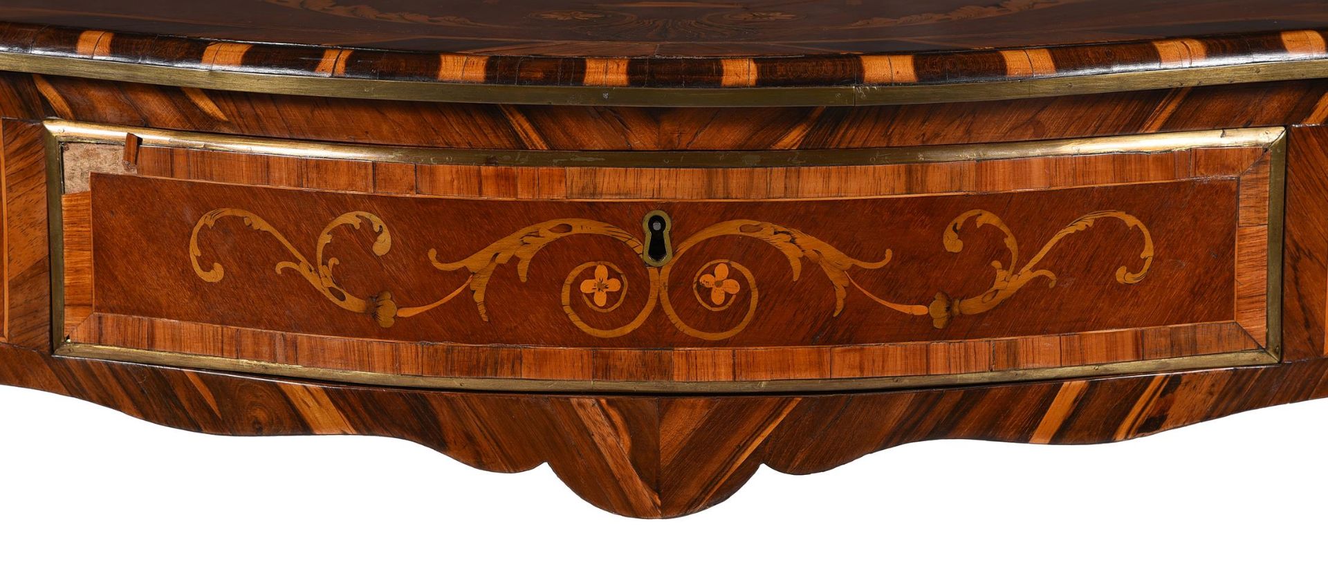 Y A COCUSWOOD, MAHOGANY, ROSEWOOD, MARQUETRY AND GILT METAL MOUNTED SERPENTINE SIDE TABLE - Bild 4 aus 10