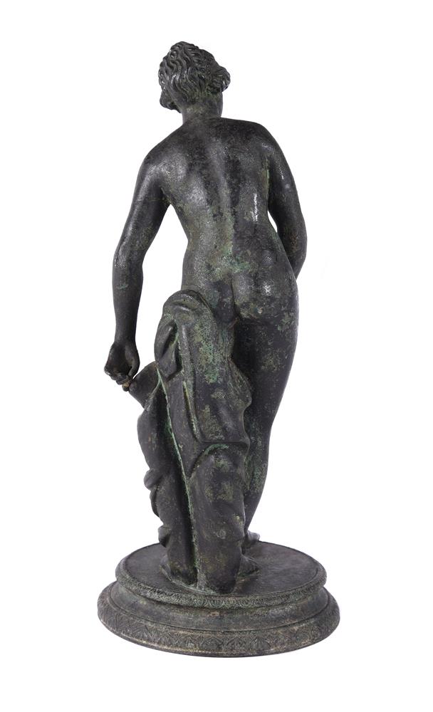 AFTER THE ANTIQUE, A BRONZE FIGURE OF THE BATHING VENUS, 19TH CENTURY, ITALIAN - Image 2 of 4