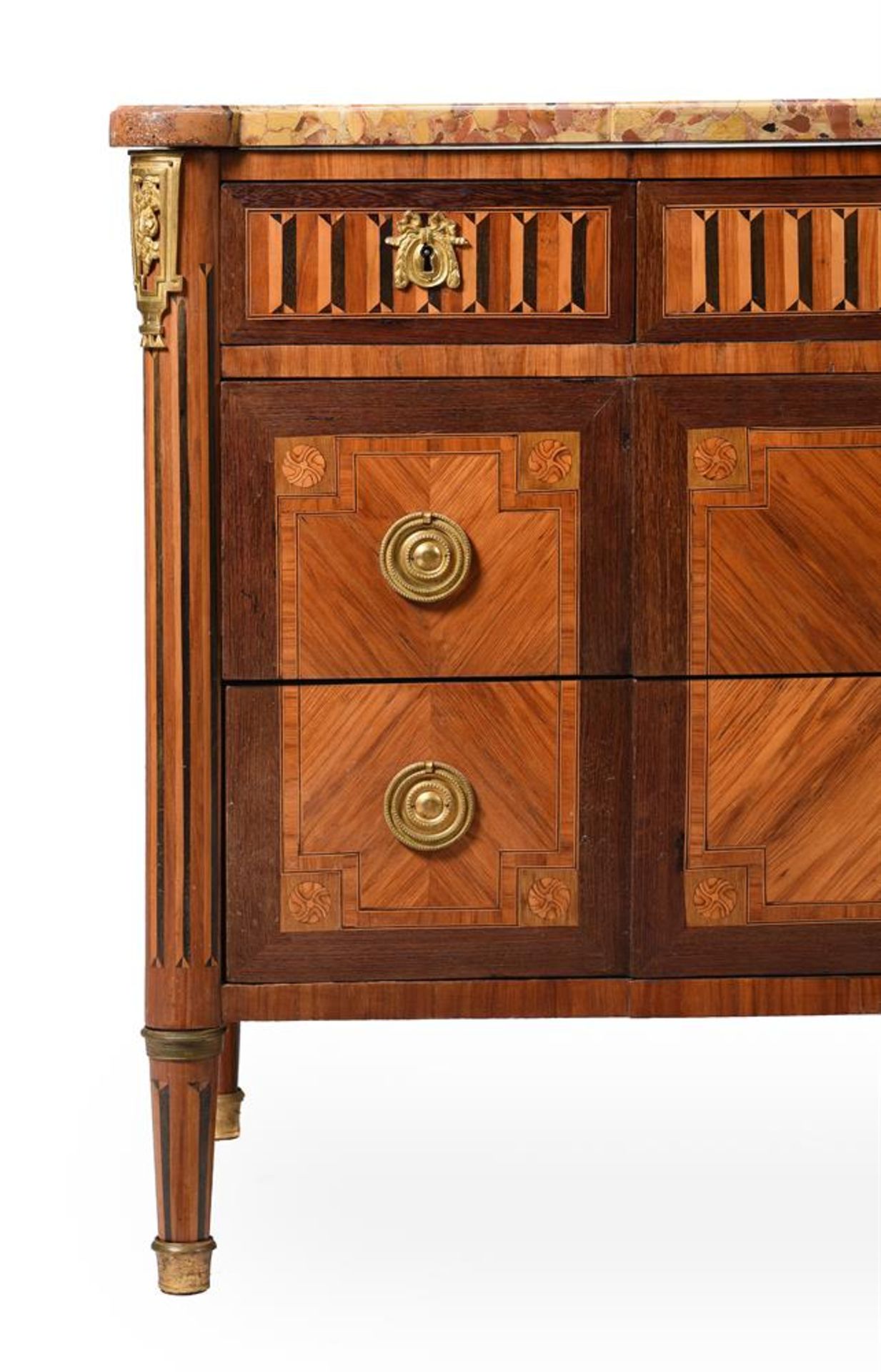 Y A LOUIS XVI KINGWOOD, TULIPWOOD AND PARQUETRY COMMODE, CIRCA 1785 - Bild 3 aus 4