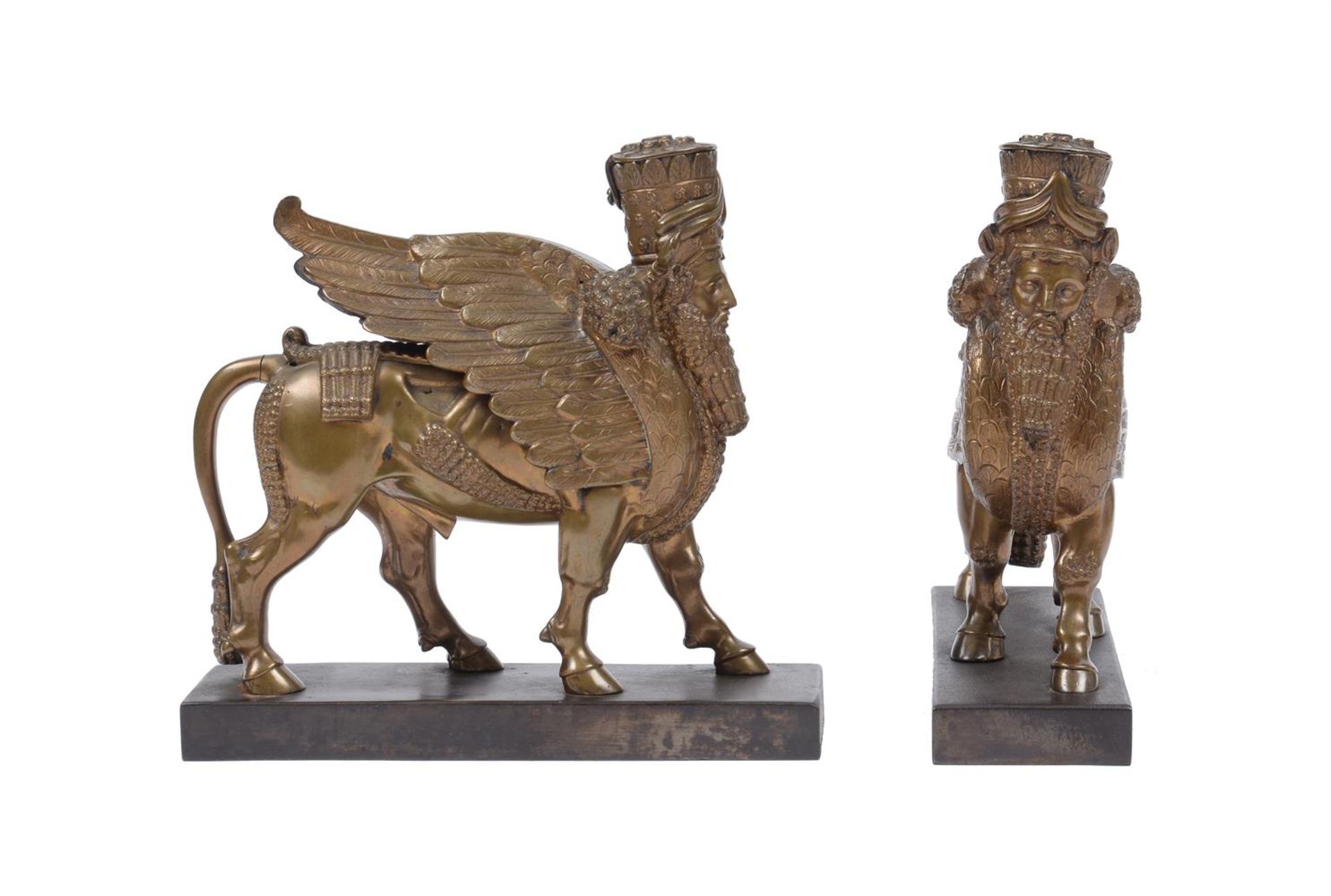 A PAIR OF BRONZE MODELS OF THE ASSYRIAN SPHINX, LATE 19TH/EARLY 20TH CENTURY - Bild 3 aus 5