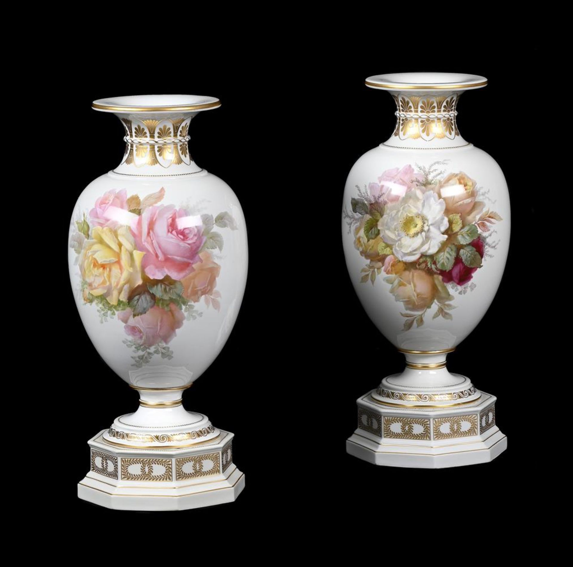 A VERY NEAR PAIR OF BERLIN (KPM) PORCELAIN VASESCIRCA 1900Each painted with bouquets of roses - Bild 2 aus 6