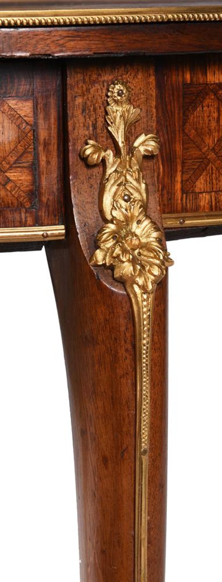 Y A FRENCH KINGWOOD PARQUETRY AND ORMOLU MOUNTED GUERIDON, SECOND HALF 19TH CENTURY - Bild 3 aus 5