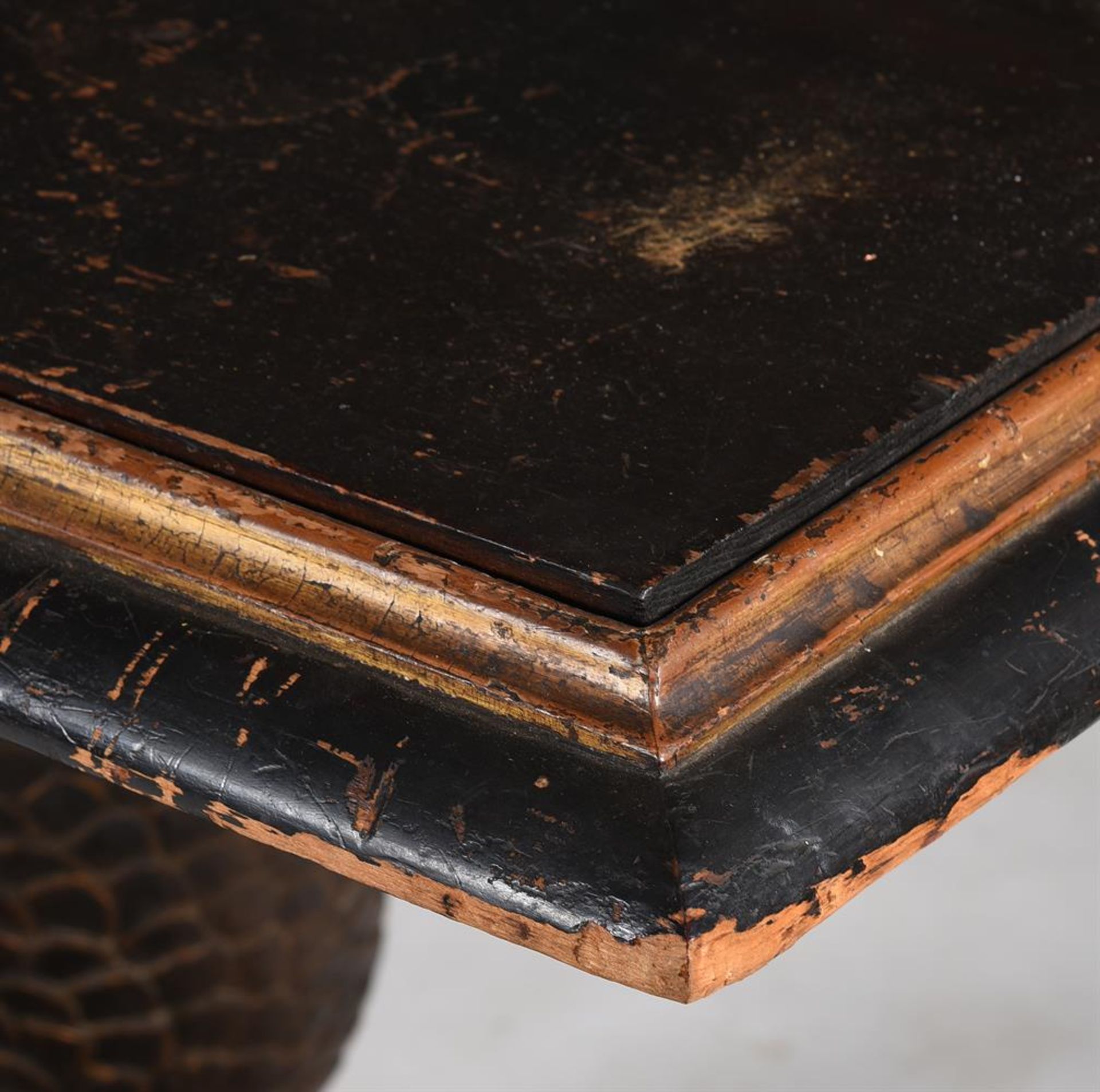 A PAIR OF EBONISED AND PARCEL GILT BREAKFRONT CONSOLE TABLES, IN THE MANNER OF MARSH & TATHAM - Bild 10 aus 10