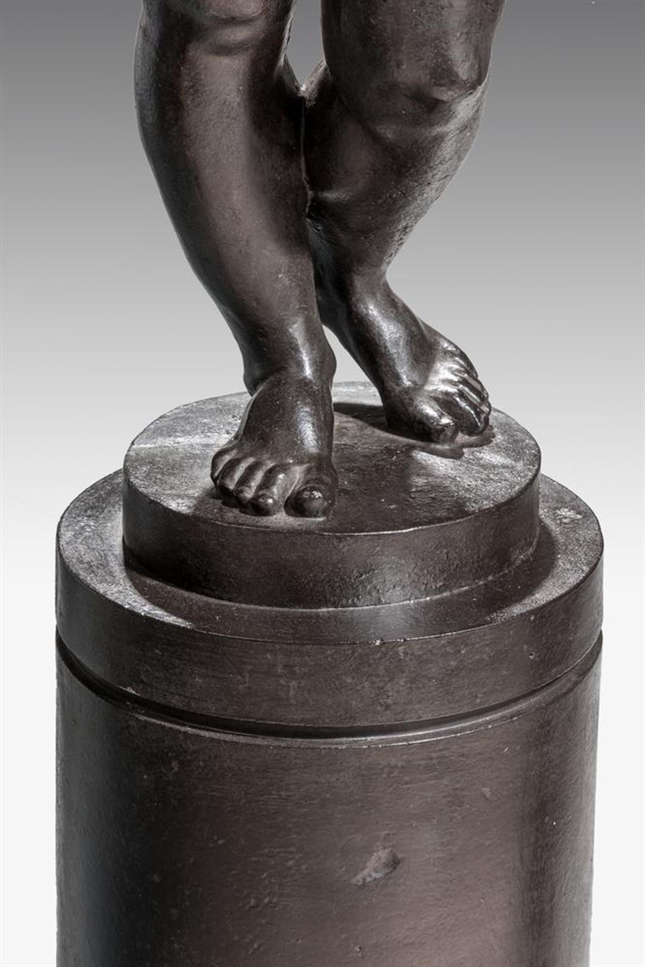 A PATINATED CAST IRON FIGURE OF AN EGYPTIAN CHILD, LATE 19TH CENTURY - Image 4 of 8