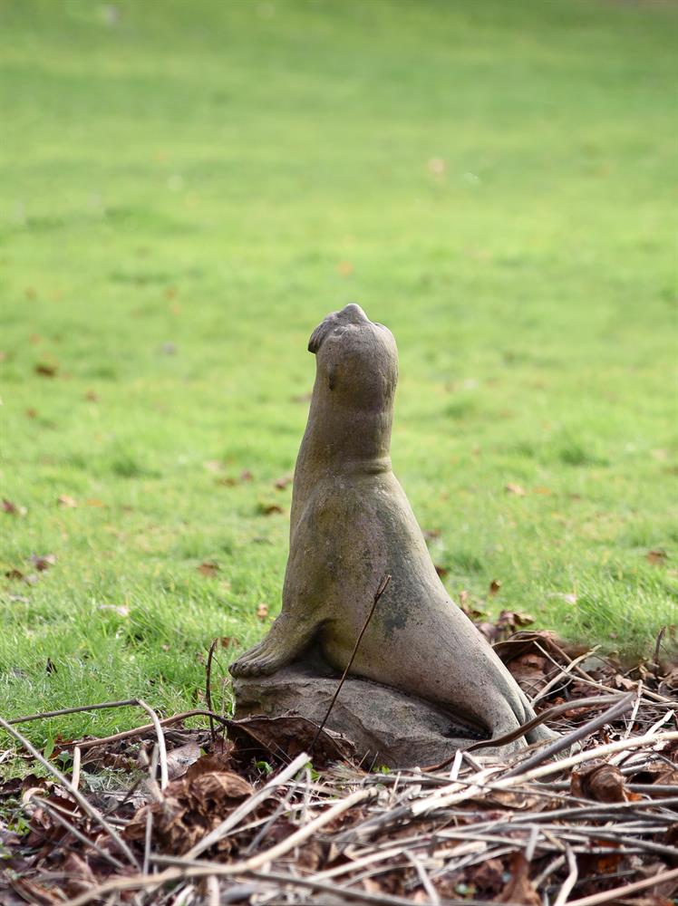 A TERRACOTTA FOUNTAIN MODELLED AS A SEAL, ATTRIBUTED TO JAMES PULHAM & SON, LATE 19TH CENTURY - Image 4 of 4