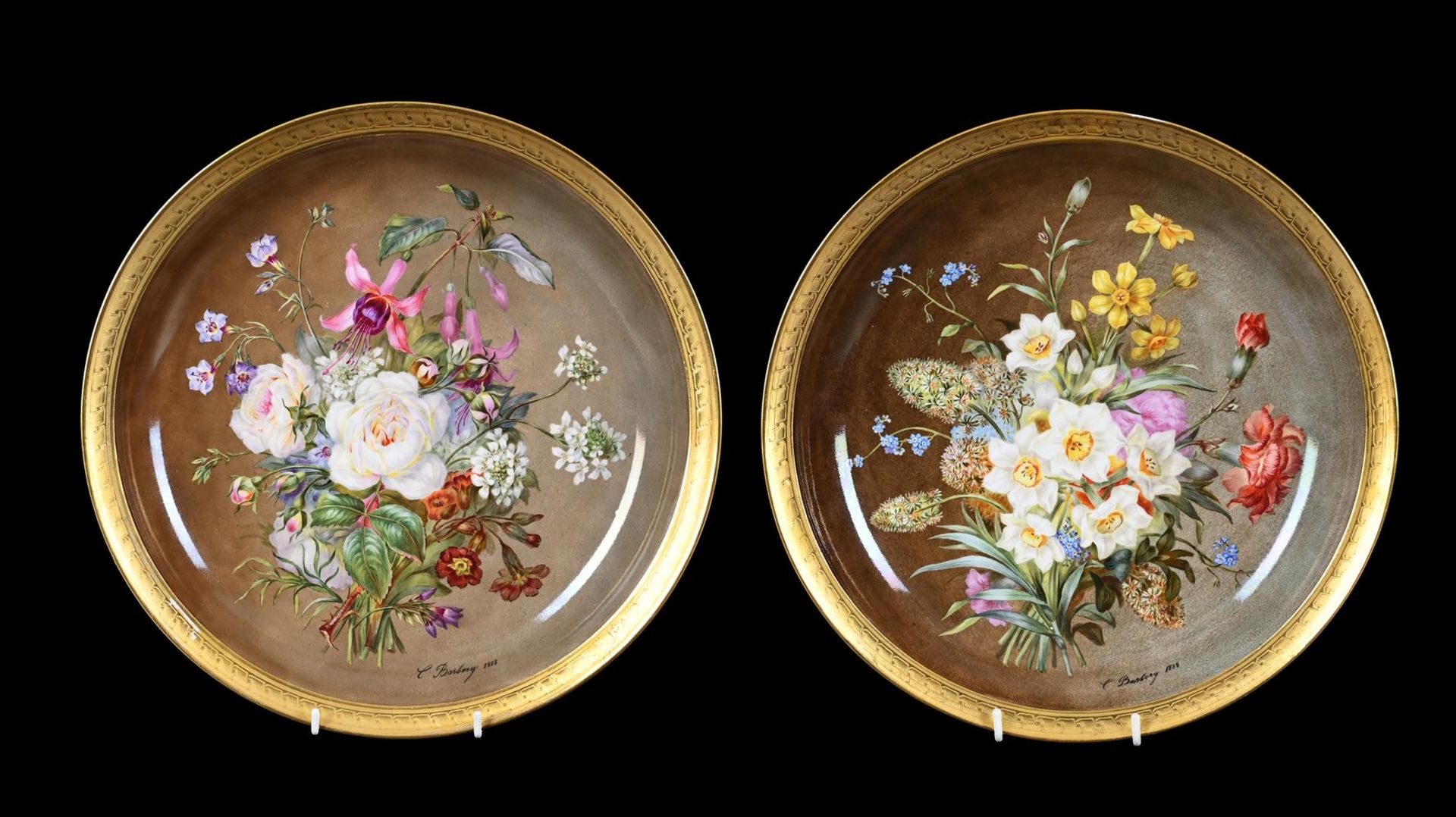 A PAIR OF SEVRES (OUTSIDE DECORATED) PLATES SIGNED AND DATED WITH FLORAL SPRAYS, BY C. BANBERY 1888 - Bild 2 aus 5