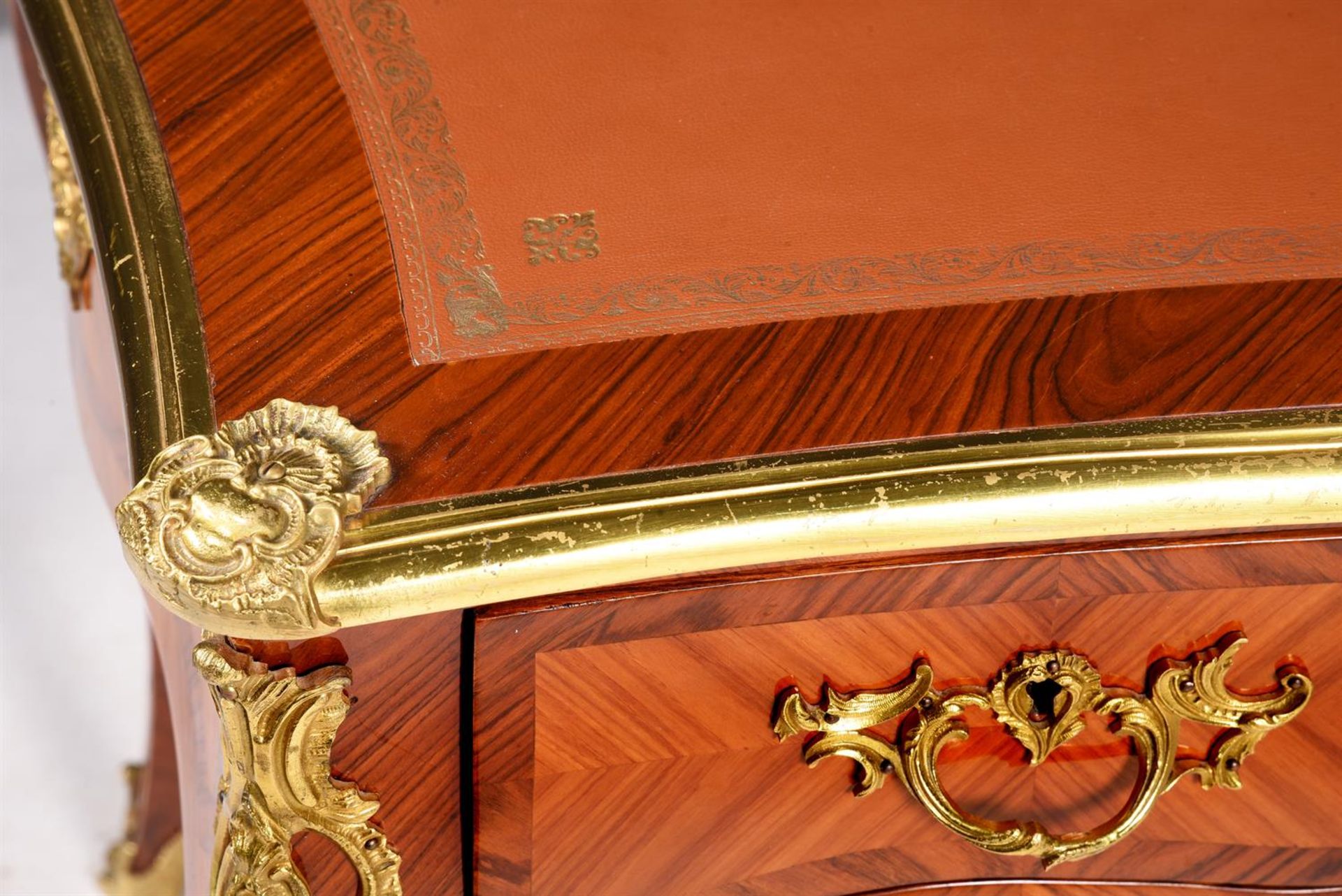 Y A FRENCH KINGWOOD, TULIPWOOD AND ORMOLU BUREAU PLAT, IN LOUIS XV STYLE, LATE 19TH/EARLY 20TH CENTU - Image 3 of 4