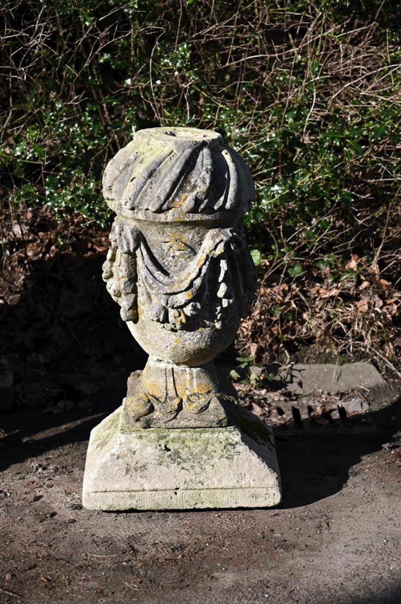 A CARVED PORTLAND STONE FINIAL, IN THE BAROQUE MANNER, LATE 17TH OR 18TH CENTURY