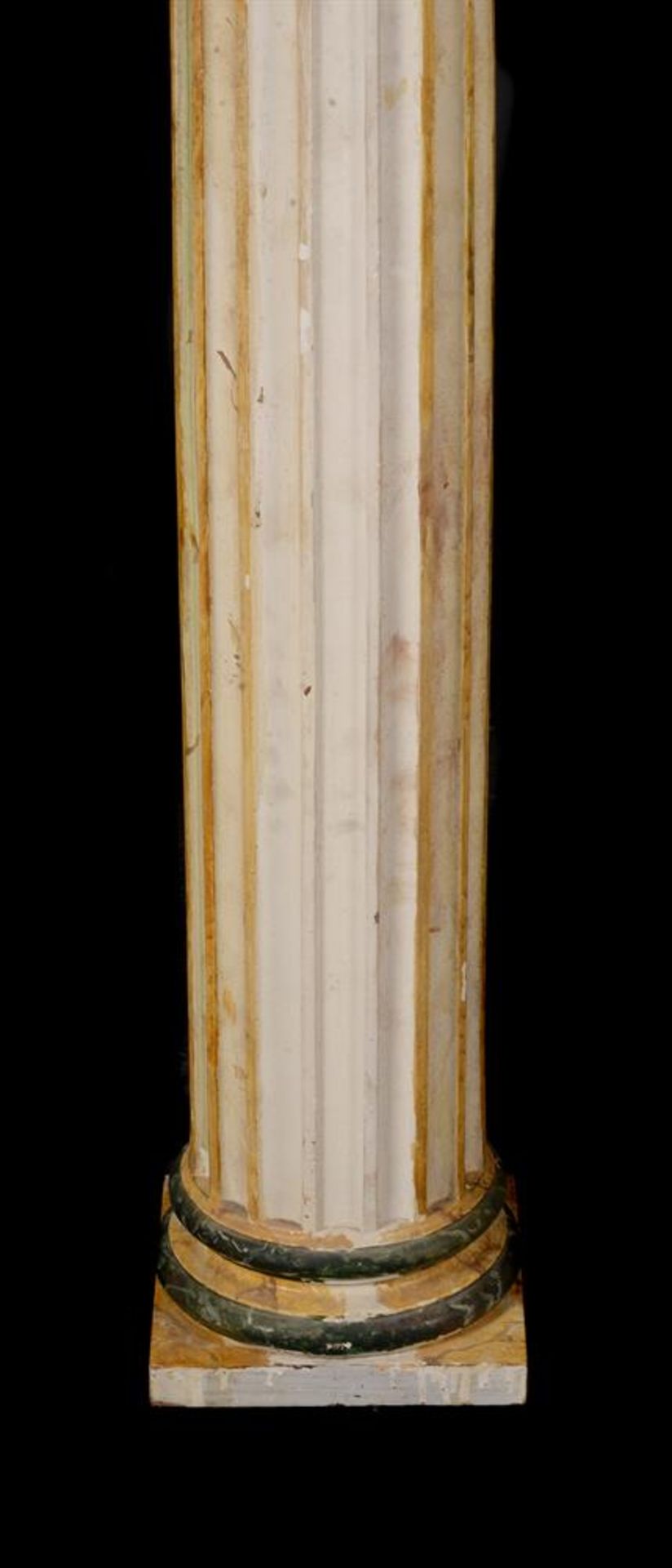 A PAIR OF PLASTER CORINTHIAN COLUMNS PAINTED TO SIMULATE MARBLE, 20TH CENTURY - Image 3 of 3