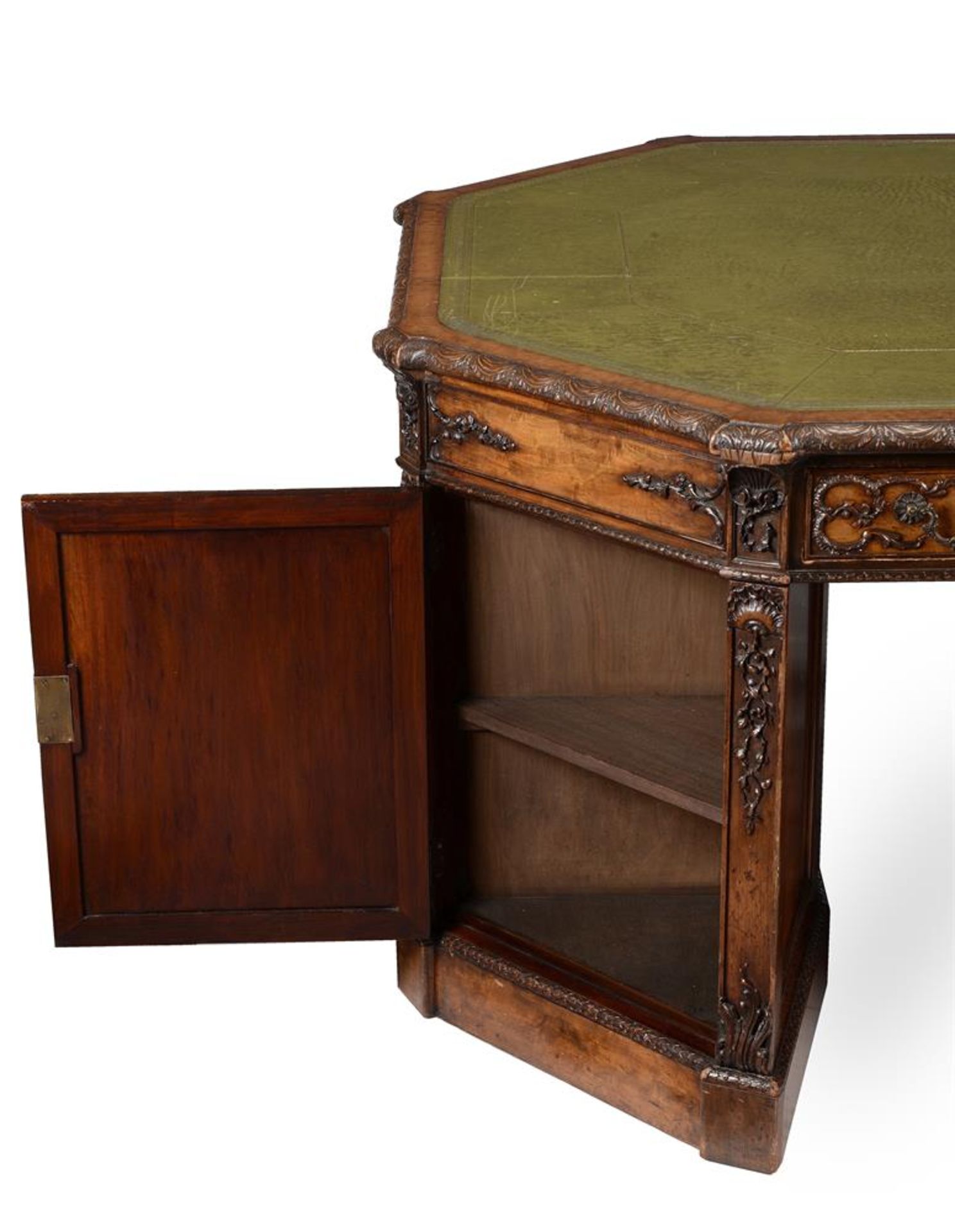 A MAHOGANY OCTAGONAL PARTNER'S DESK, IN THE MANNER OF THOMAS CHIPPENDALE, CIRCA 1900 - Bild 8 aus 8