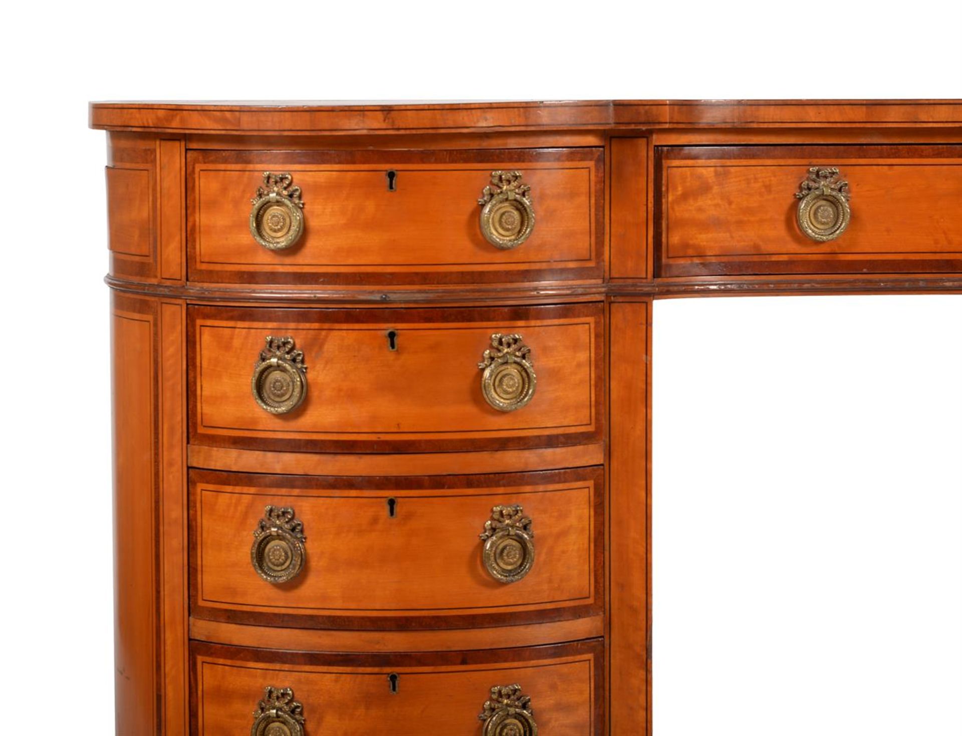 Y AN EDWARDIAN SATINWOOD AND MAHOGANY KIDNEY SHAPED DESK, CIRCA 1905 - Image 4 of 6