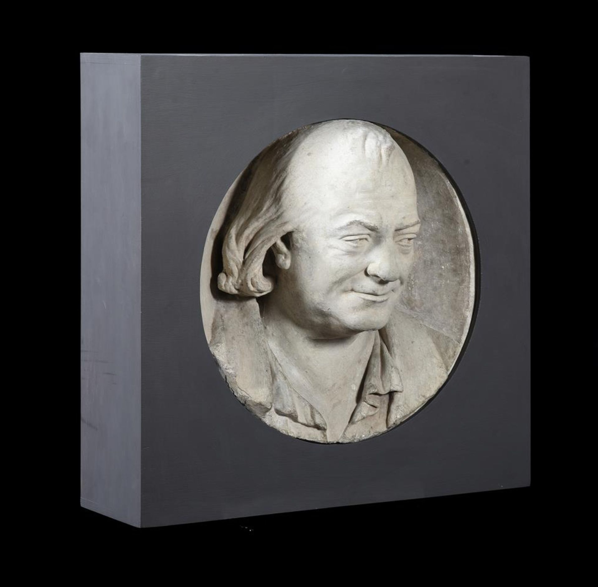 A PLASTER HIGH RELIEF PORTRAIT OF A GENTLEMAN, FRENCH, LATE 18TH/EARLY 19TH CENTURY - Image 2 of 3