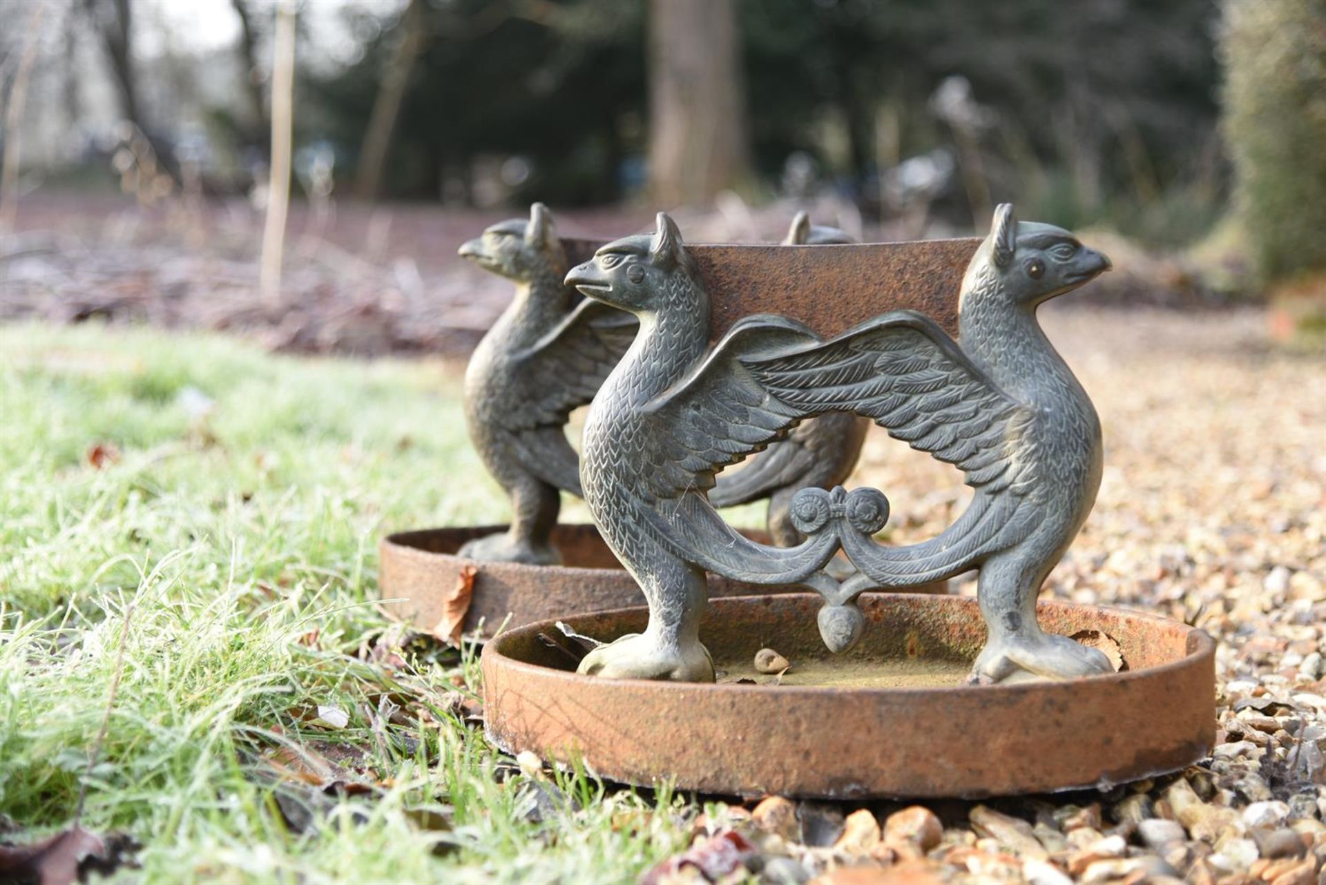 A PAIR OF BRONZE AND CAST IRON GRIFFIN BOOT SCRAPERS, 19TH CENTURY - Bild 2 aus 5