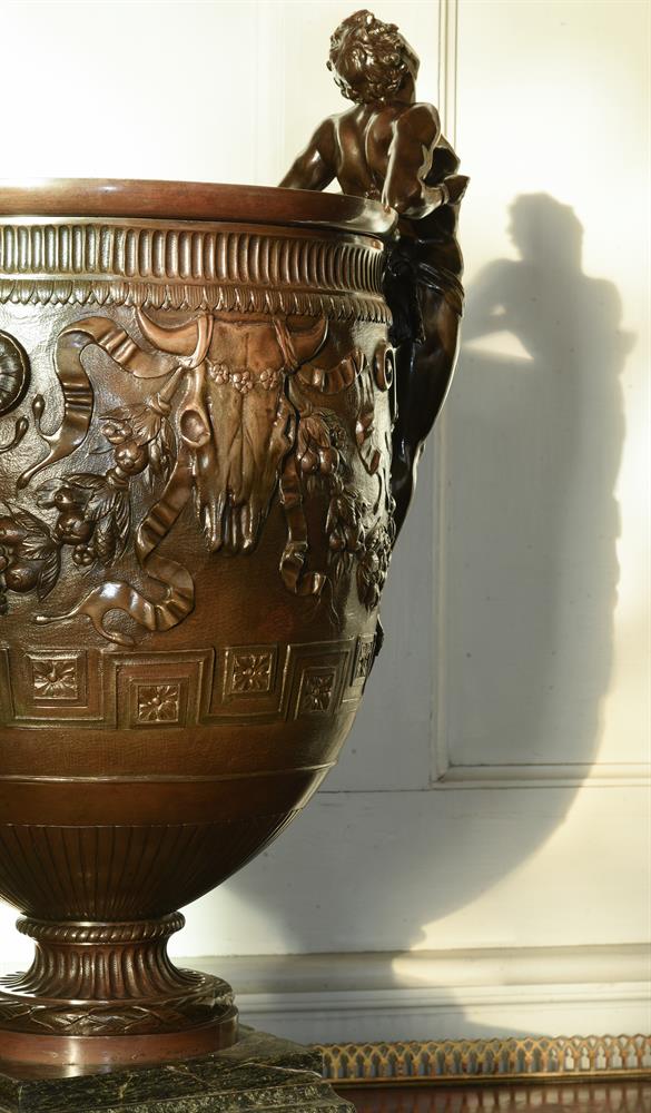 A LARGE BRONZE NEOCLASSICAL URN, THE 'VASE ECLAVES', LATE 19TH CENTURY - Image 8 of 9