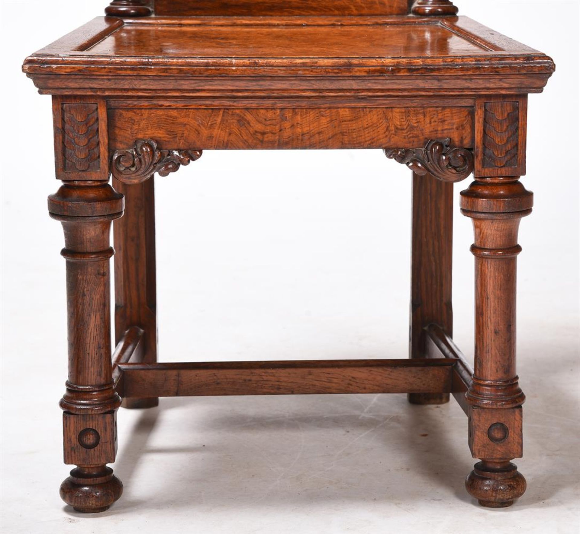 A PAIR OF VICTORIAN FIGURED OAK AND BURR OAK HALL CHAIRS, SECOND HALF 19TH CENTURY - Image 6 of 6