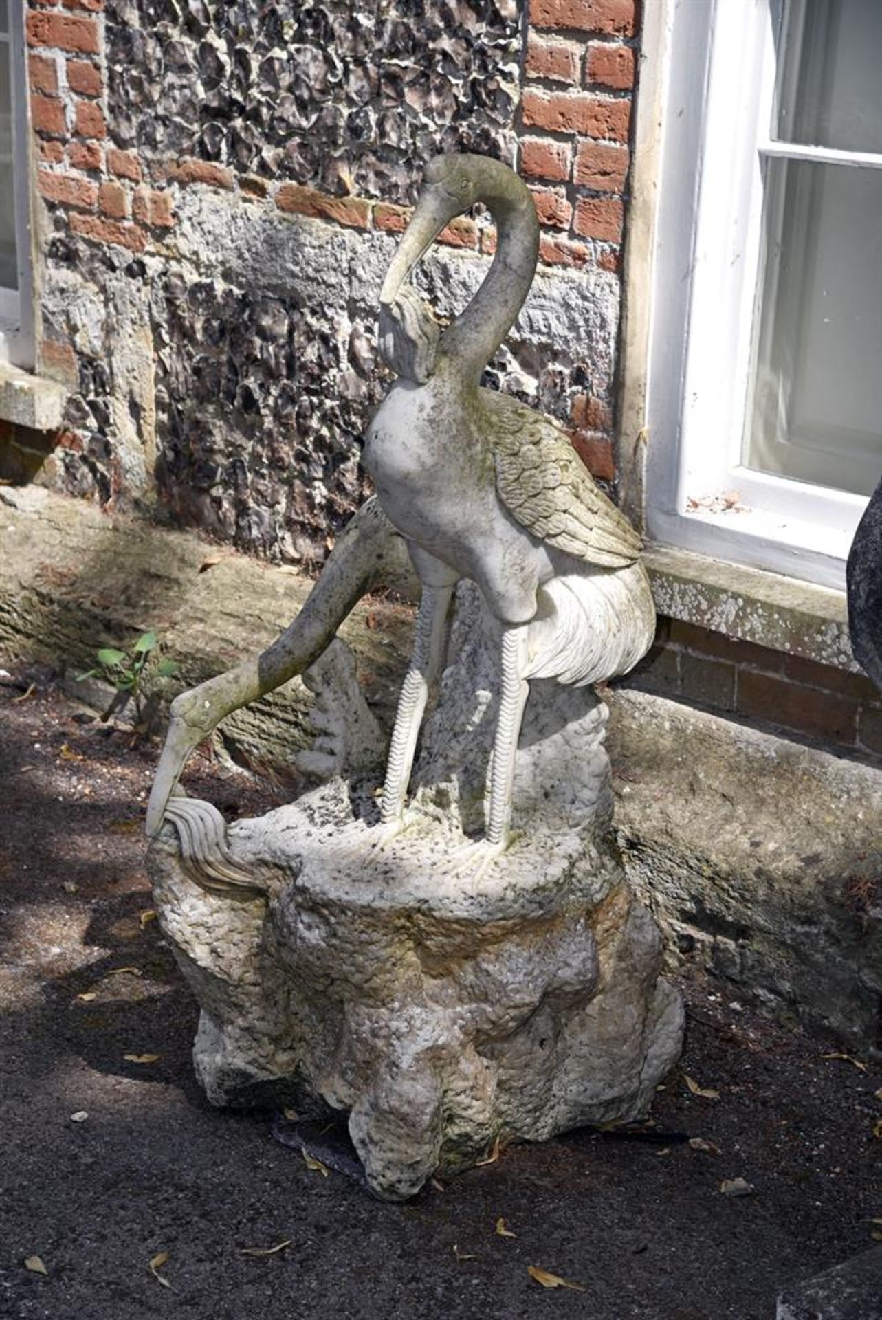 A CARVED MARBLE GROUP OF TWO CRANES, LATE 19TH/EARLY 20TH CENTURY