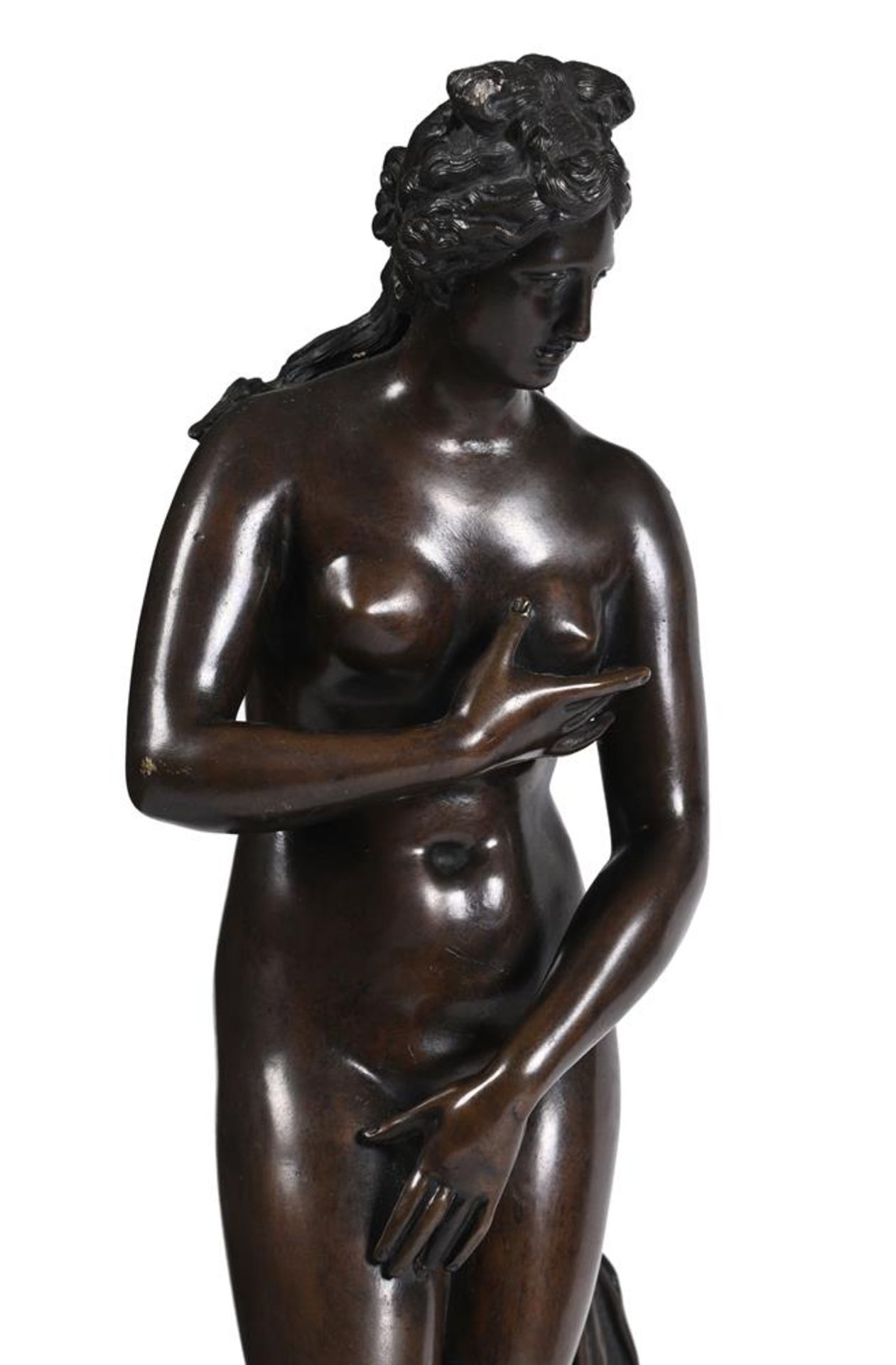 A BRONZE FIGURE OF 'THE BATHING VENUS' - Image 4 of 4