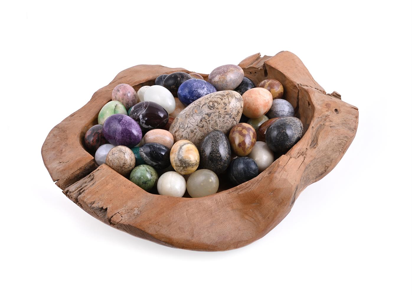 A COLLECTION OF APPROXIMATELY 48 SPECIMEN MARBLE AND STONE MODELS OF EGGS - Image 2 of 2