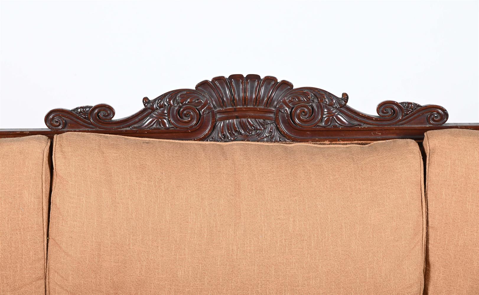 AN EARLY VICTORIAN MAHOGANY SOFA - Image 3 of 3