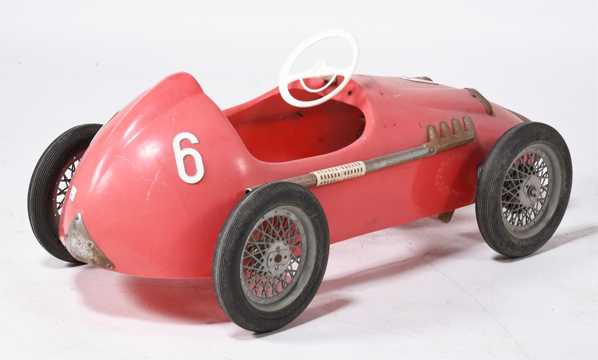 AN ITALIAN RED PLASTIC PEDDLE CAR - Image 4 of 4