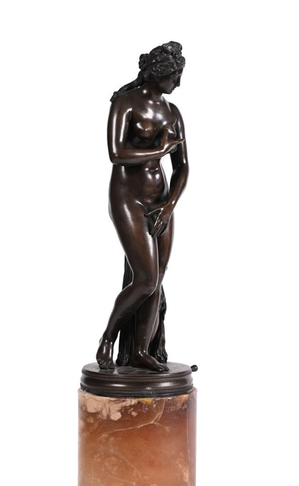 A BRONZE FIGURE OF 'THE BATHING VENUS' - Image 3 of 4