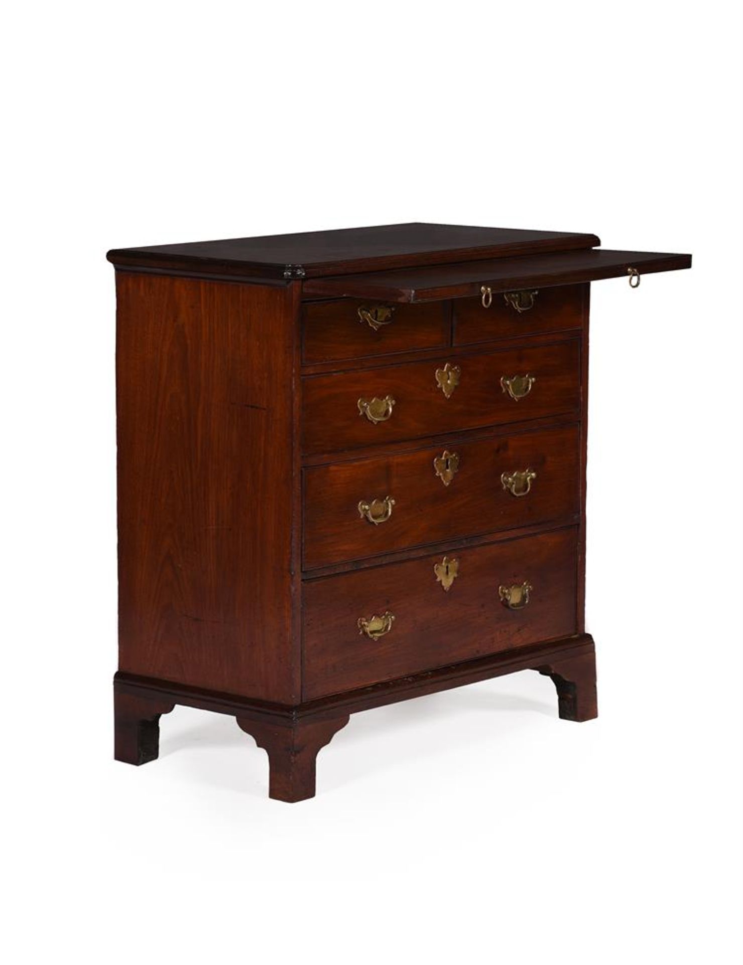 A GEORGE III MAHOGANY CHEST OF DRAWERS - Image 3 of 7