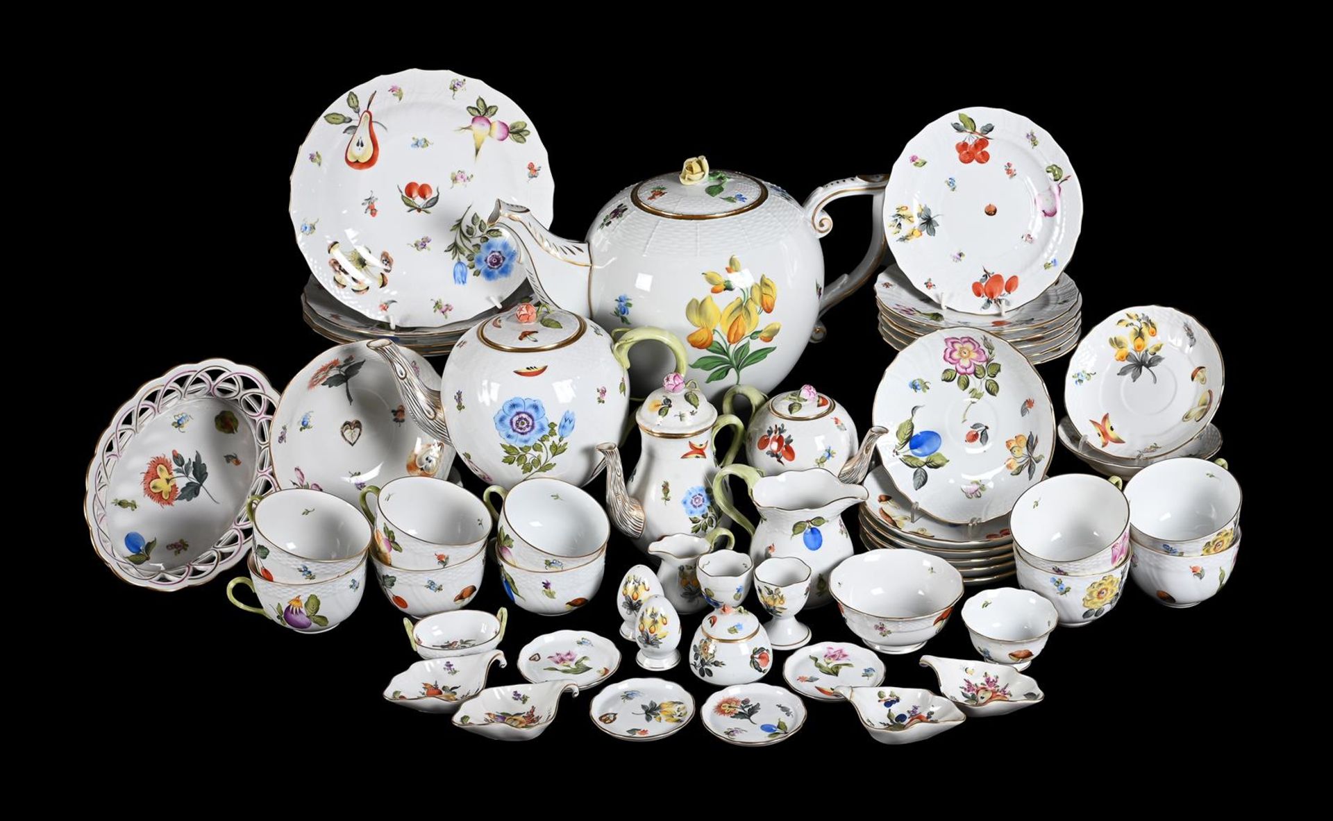 A MODERN HEREND 'MARKET GARDEN' PATTERN PART DINNER SERVICE