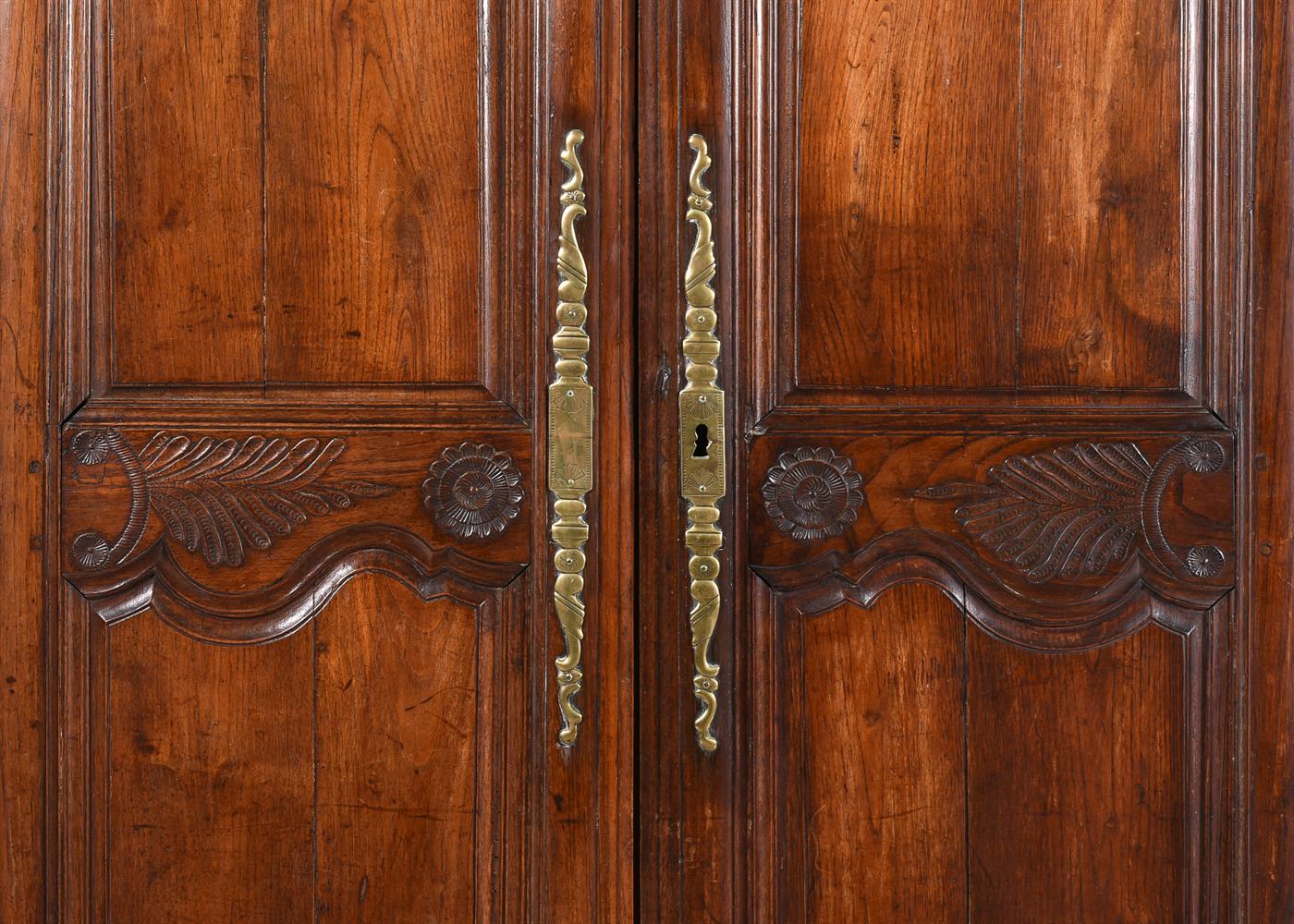 A FRENCH WALNUT ARMOIRE - Image 3 of 4