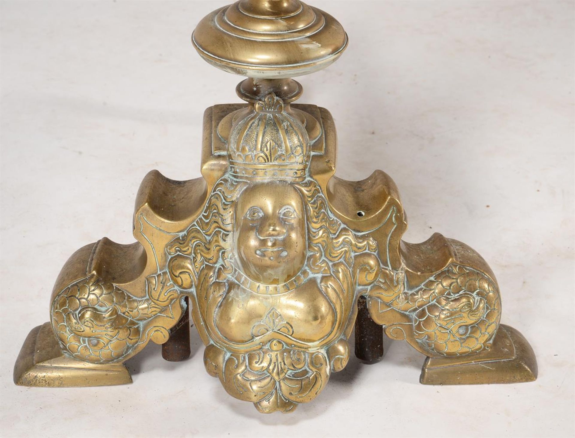 A PAIR OF BRASS AND IRON ANDIRONS OF DOUBLE-KNOPPED FORM IN 18TH CENTURY STYLE - Image 2 of 2