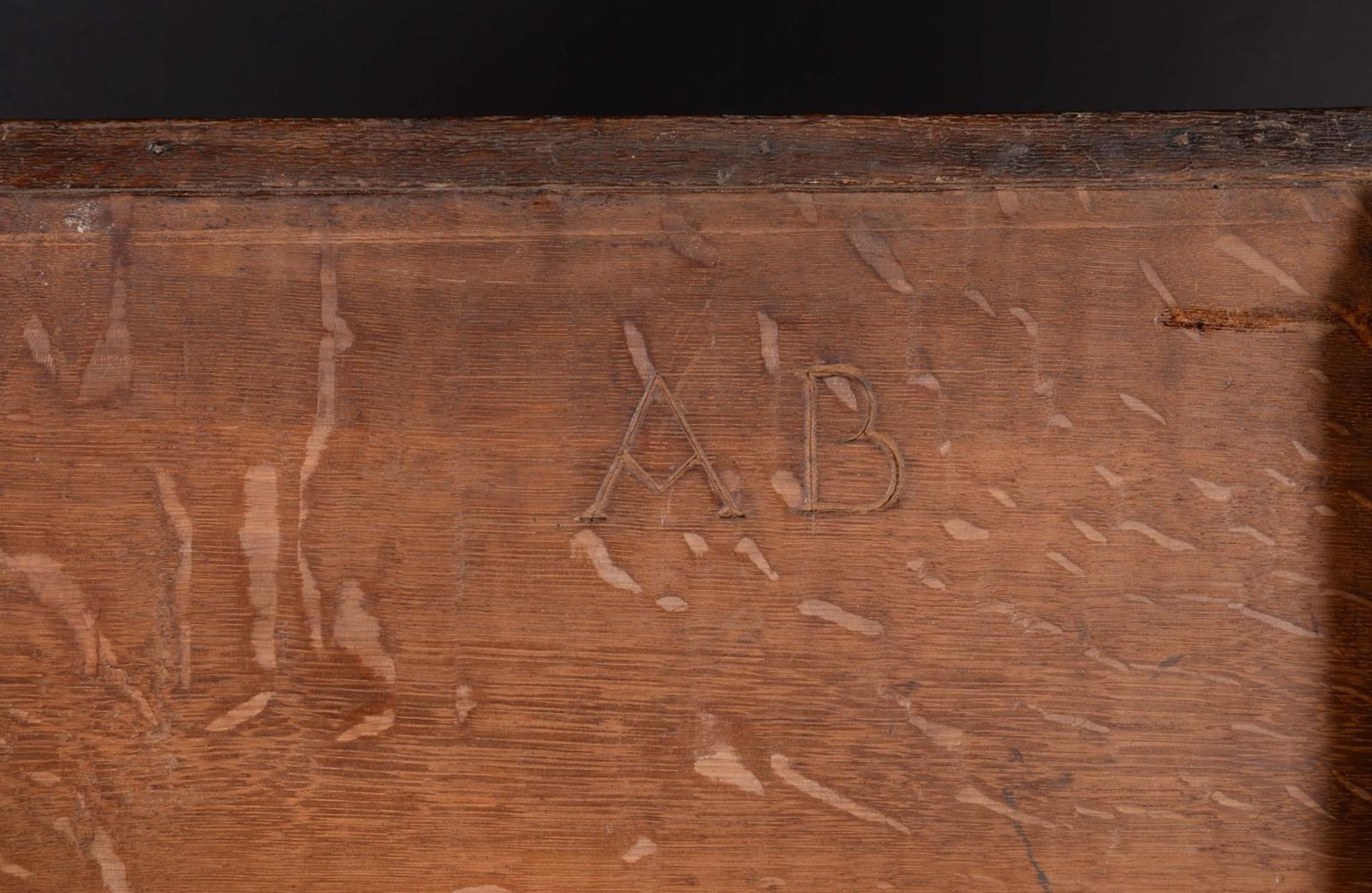 A GEORGE III OAK AND WALNUT BANDED MULE CHEST - Image 2 of 3