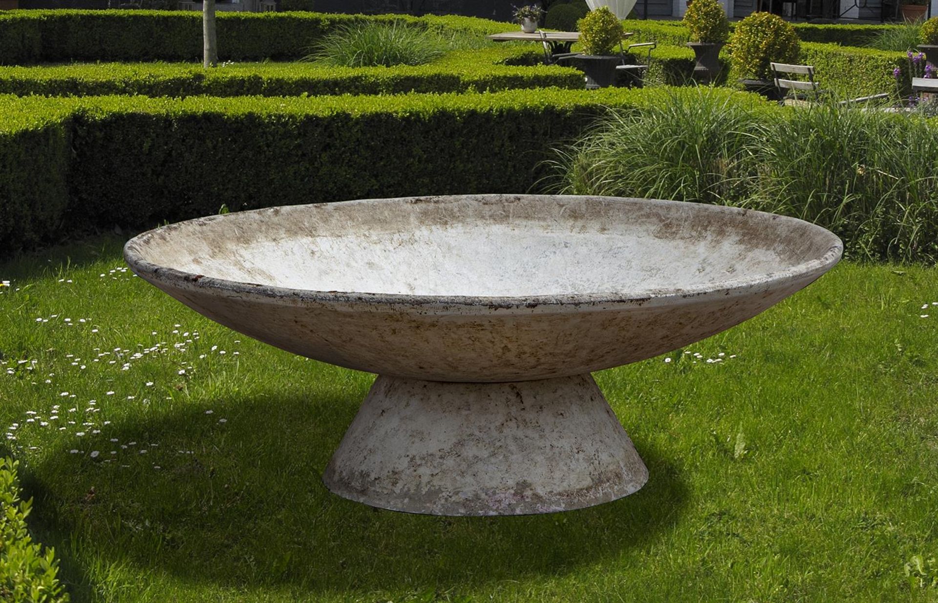 Ω WILLY GUHL (SWISS 1915-2004), A LARGE ETERNIT CIRCULAR PLANTER