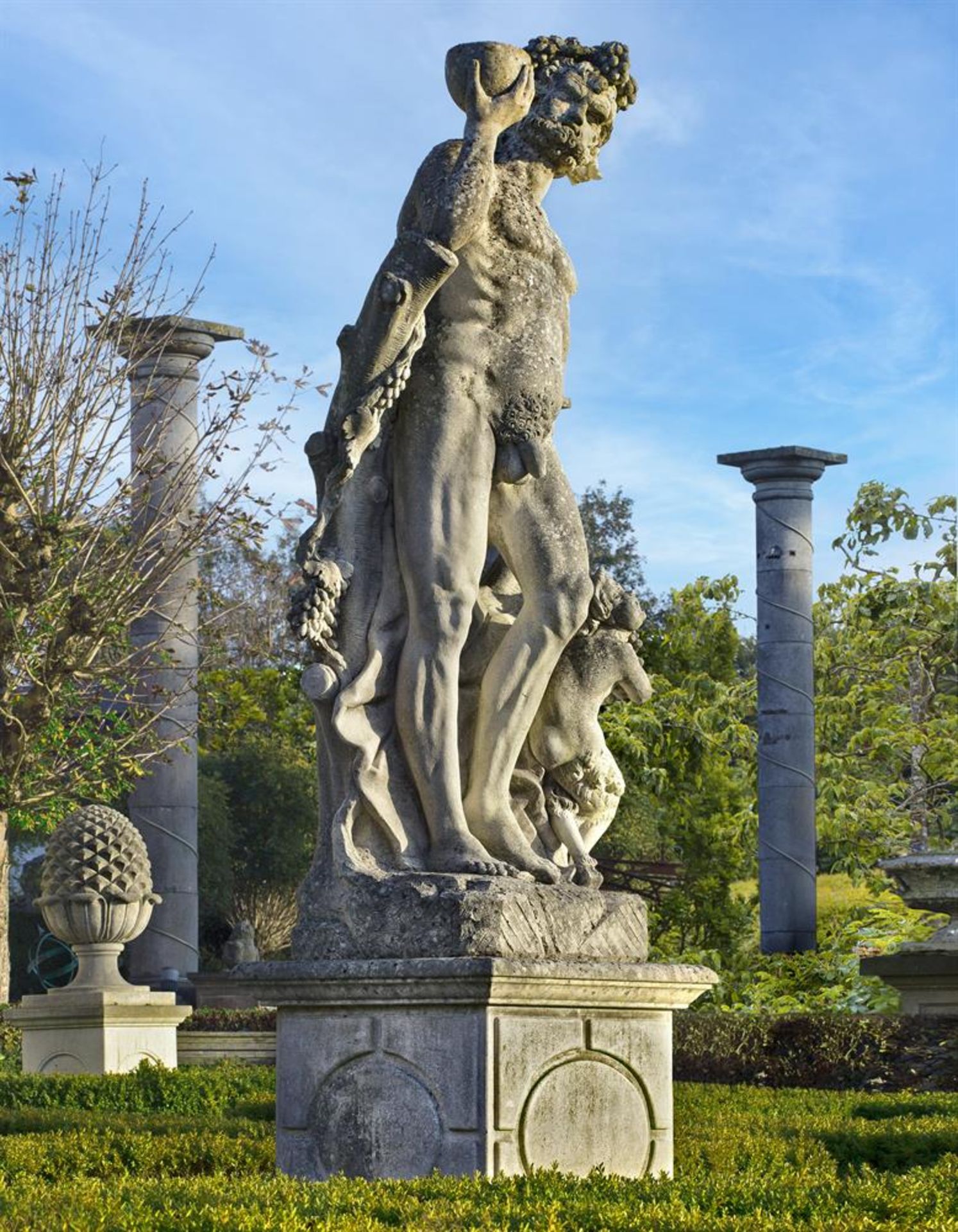 ‡ A MONUMENTAL AND IMPRESSIVE ITALIAN SCULPTED LIMESTONE GROUP OF BACCHUS WITH A SATYR - Bild 2 aus 3