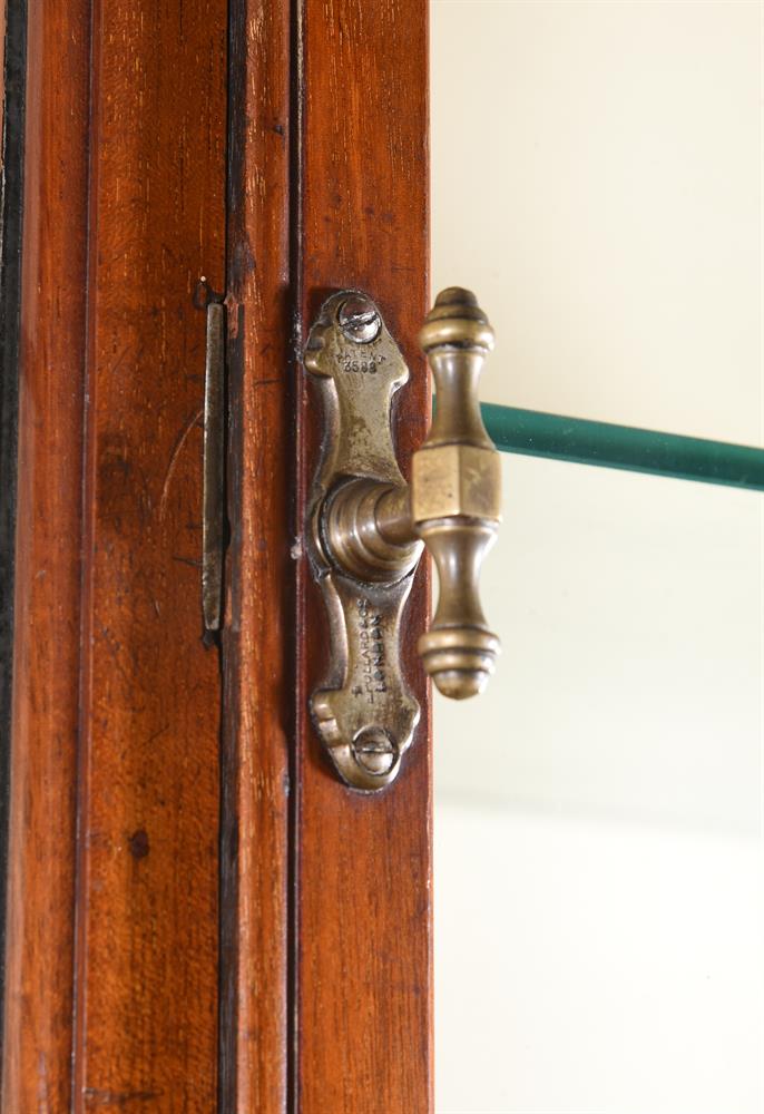 A MAHOGANY DISPLAY CABINET, 20TH CENTURY - Image 3 of 3