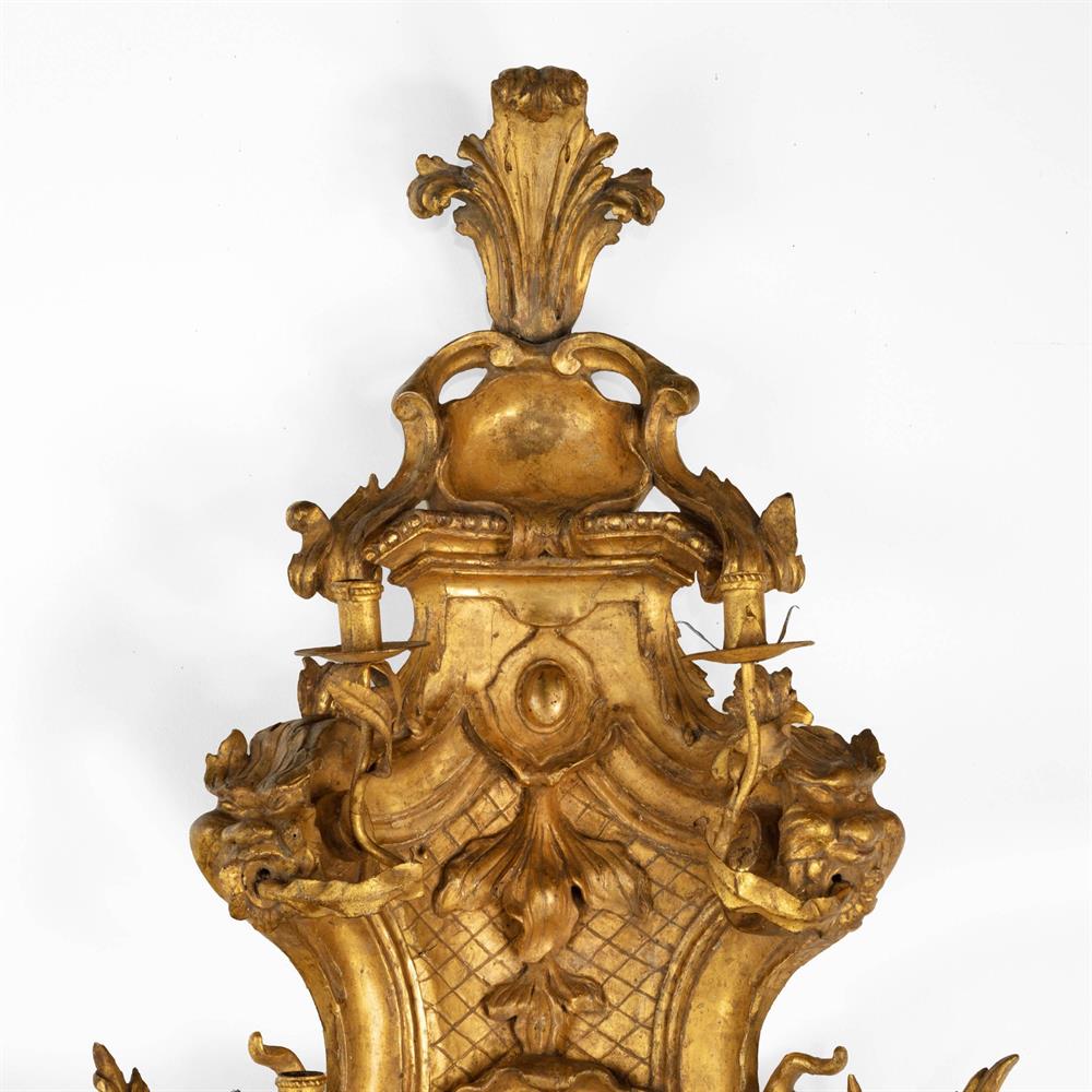 A PAIR OF ITALIAN CARVED GILTWOOD HANGING CORNER WALL BRACKETS OR GIRANDOLES, 19TH CENTURY - Image 3 of 8