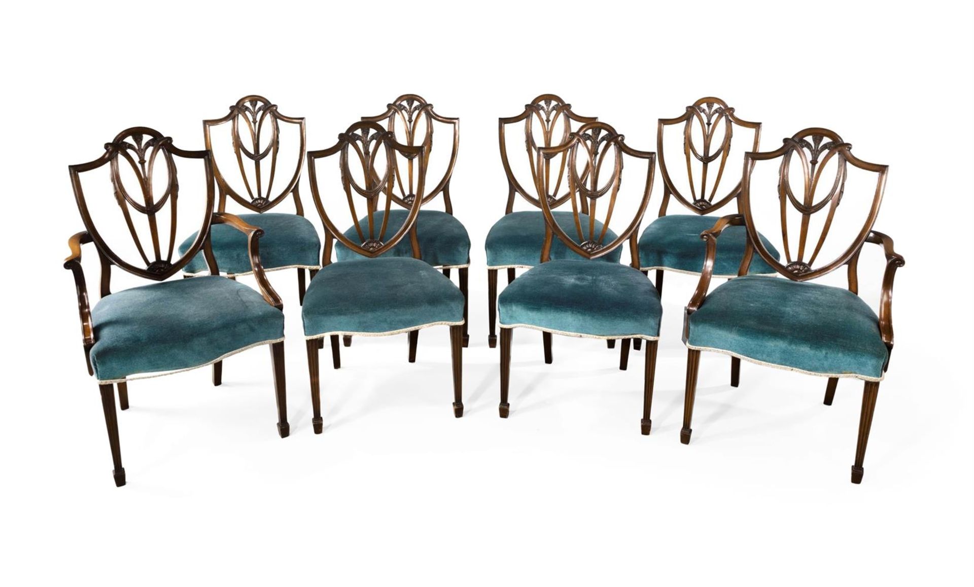 A SET OF EIGHT MAHOGANY DINING CHAIRS IN THE MANNER OF HEPPLEWHITE, 20TH CENTURY