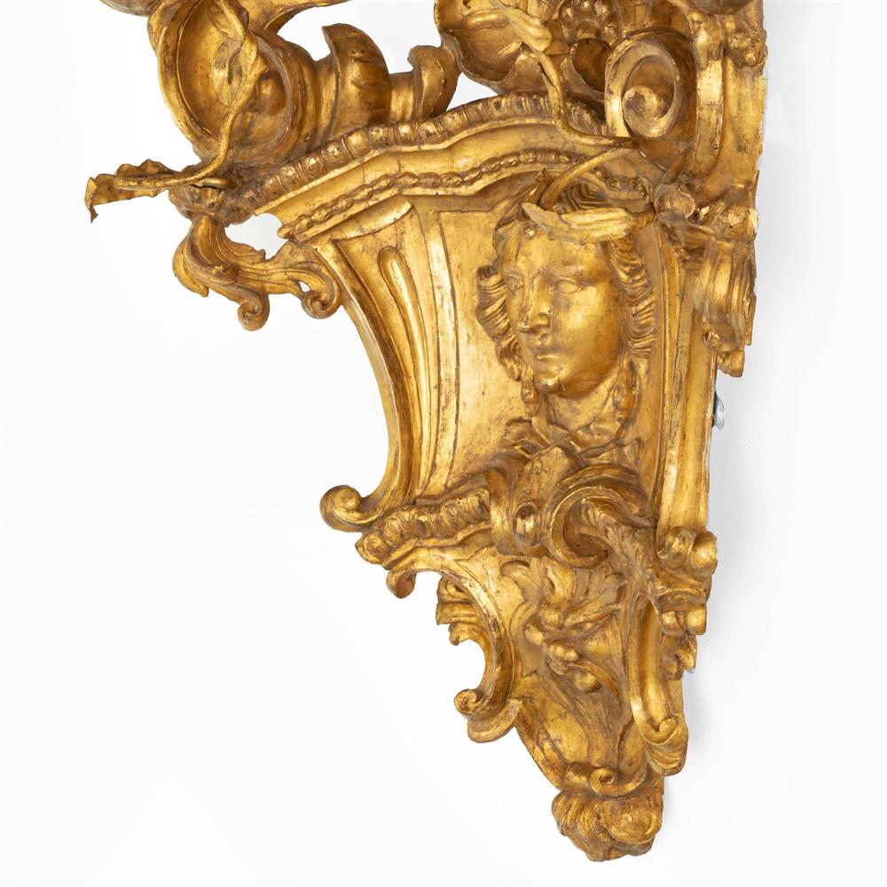 A PAIR OF ITALIAN CARVED GILTWOOD HANGING CORNER WALL BRACKETS OR GIRANDOLES, 19TH CENTURY - Image 7 of 8