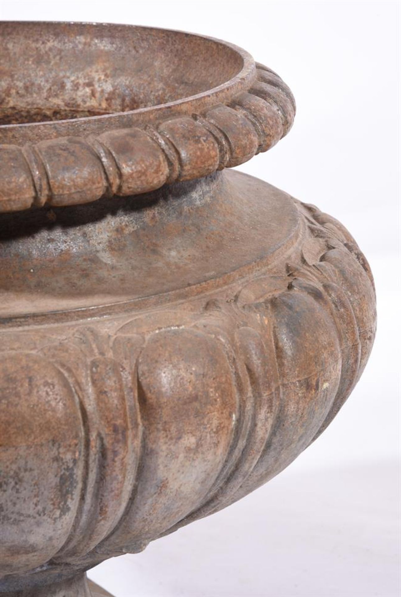 A PAIR OF CAST IRON GARDEN URNS, 19TH CENTURY - Image 2 of 3