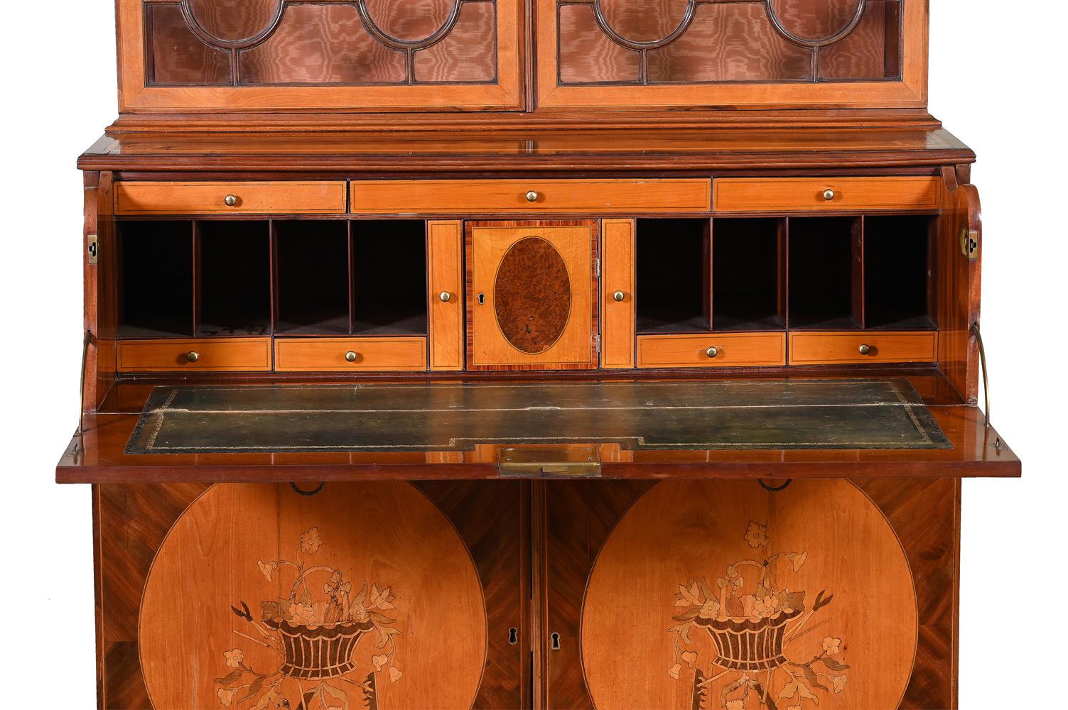 Y A GEORGE III MAHOGANY AND SATINWOOD BOOKCASE CIRCA 1800 - Image 3 of 5