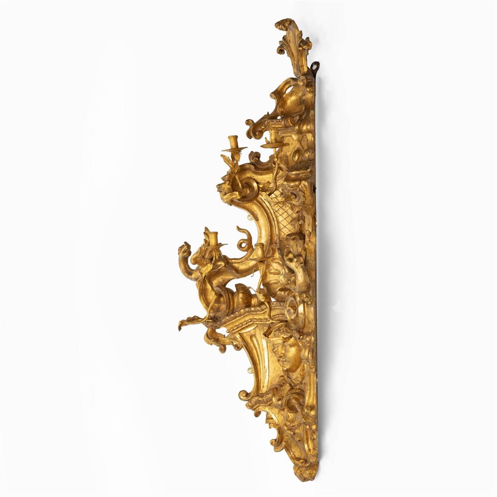 A PAIR OF ITALIAN CARVED GILTWOOD HANGING CORNER WALL BRACKETS OR GIRANDOLES, 19TH CENTURY - Image 4 of 8